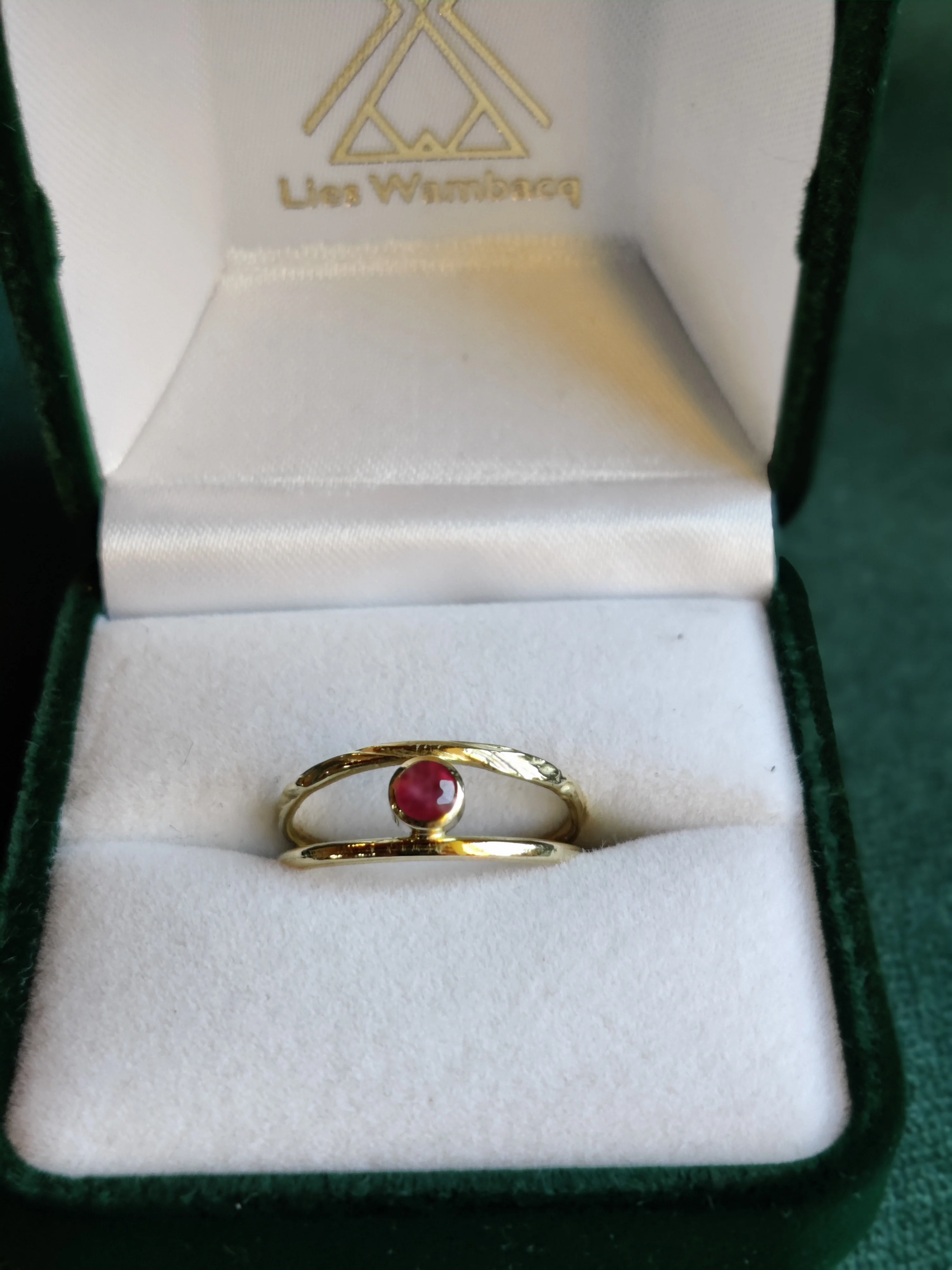 Ring in 18k geel goud met robijn - Rosalinda