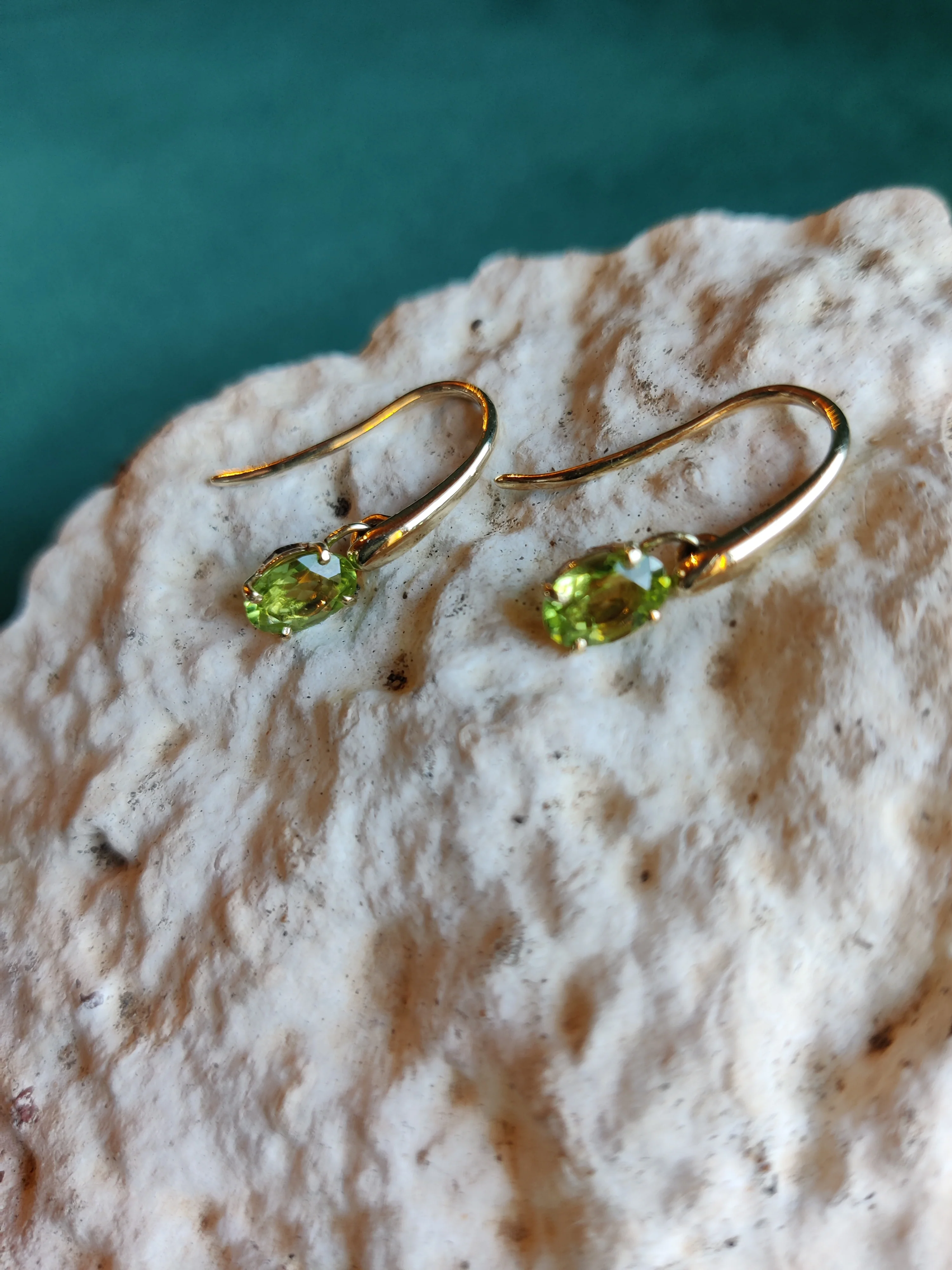 Oorbel in 14k geel goud met peridoot - Rhea