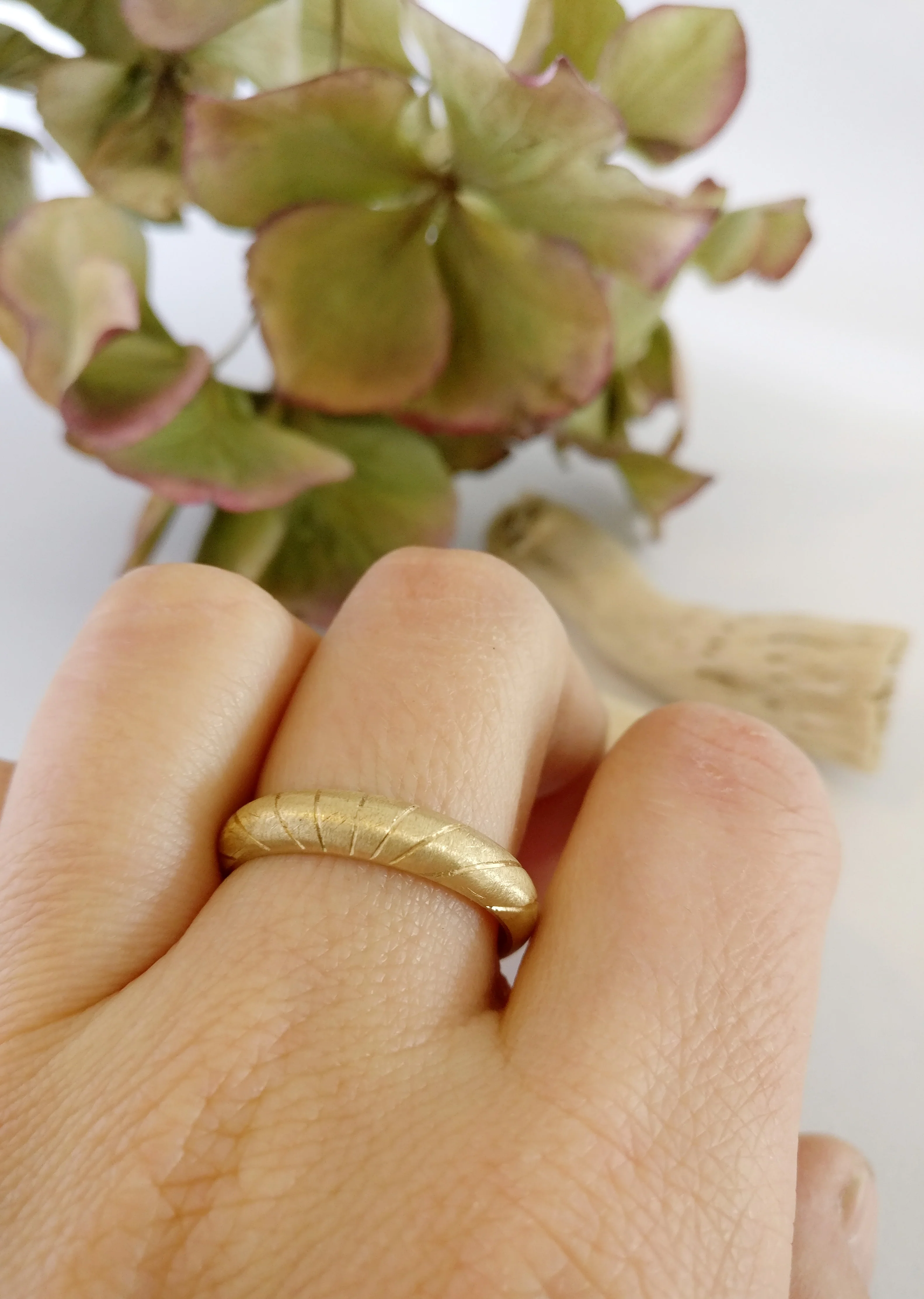 Trouwringen in 18k geel goud met diamant: Joe en Marilyn