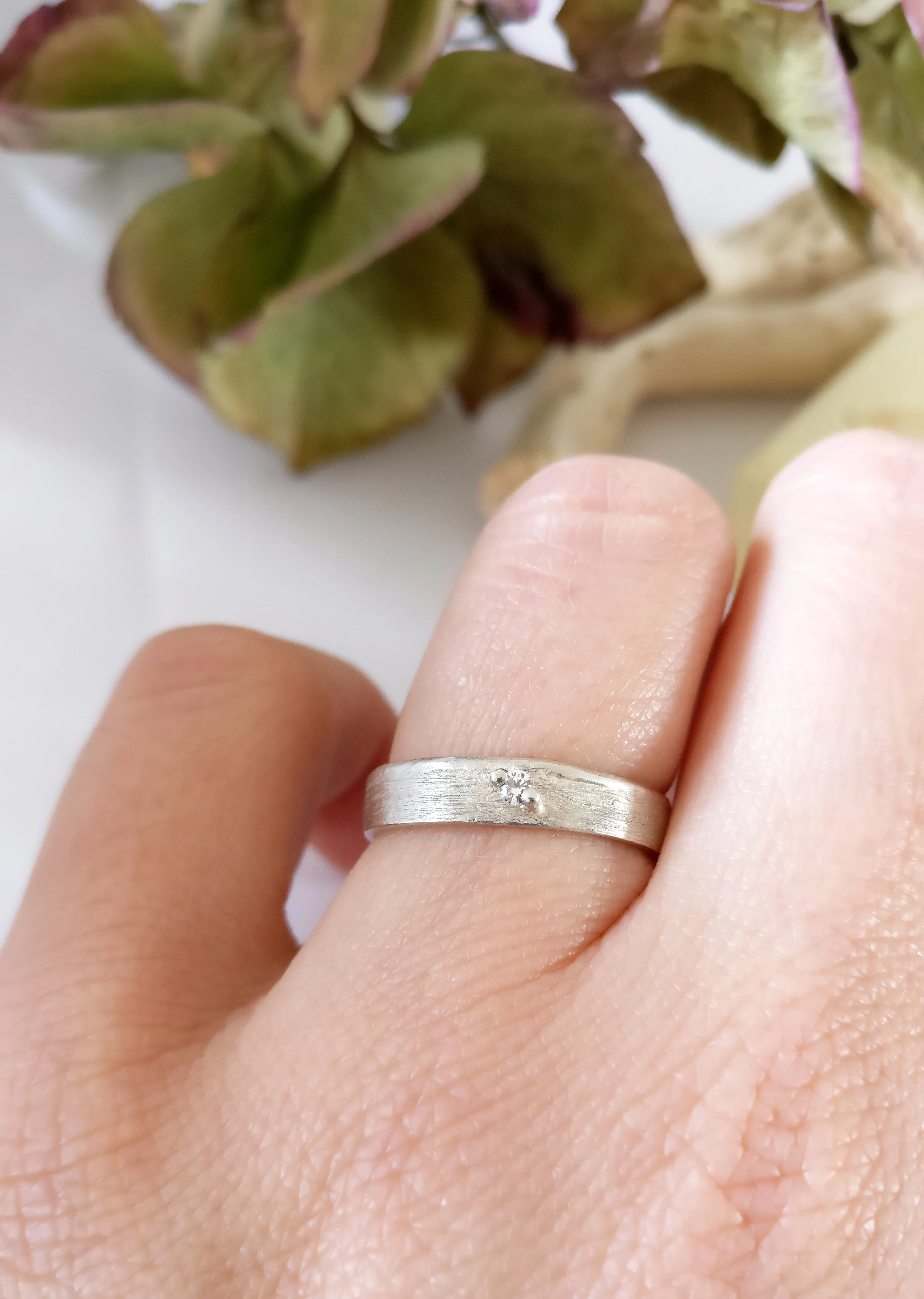 Trouwringen in 18k wit goud met diamant: William en Kate