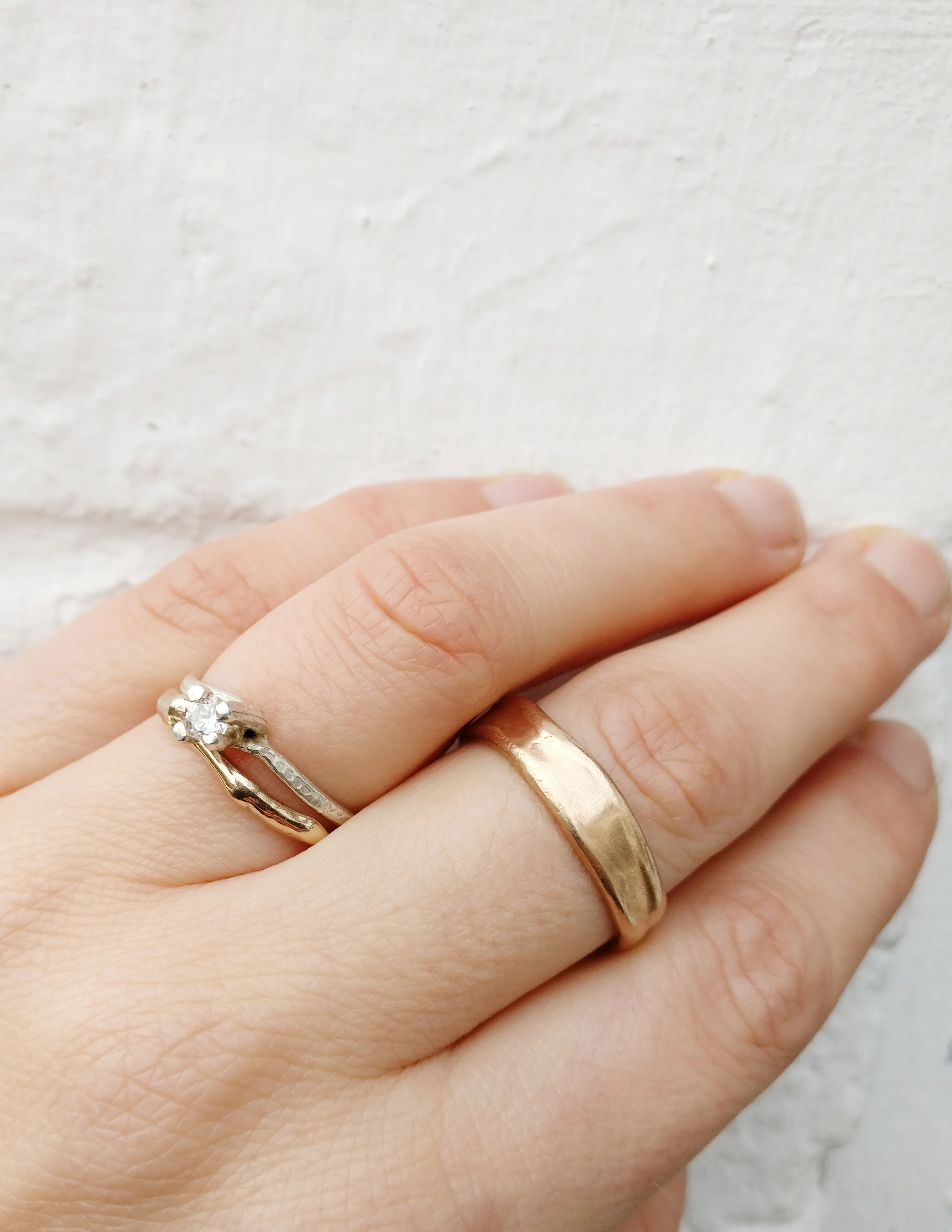 Trouwringen in 18k rosé goud en wit goud met diamant: Charles, Diana en Camilla