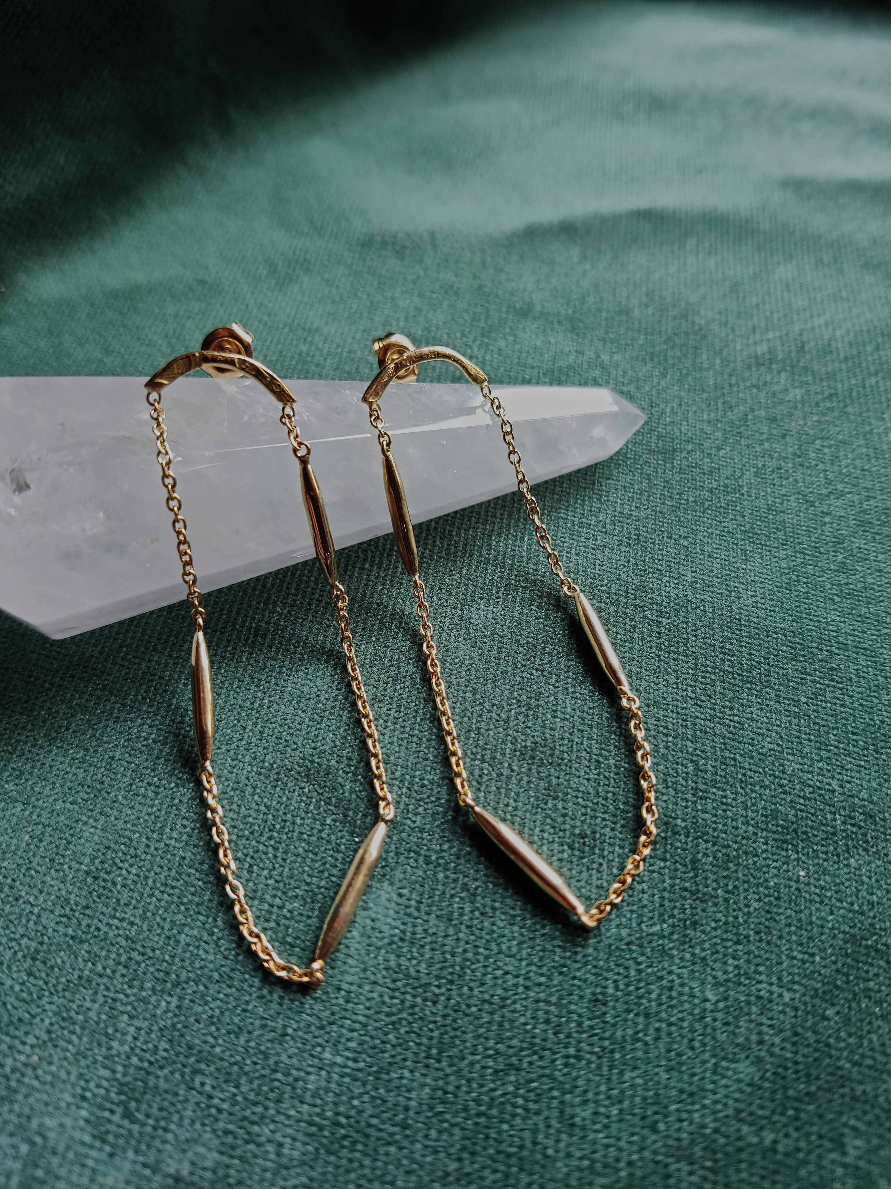 Oorsteker met ketting in 18k geel goud : Noa