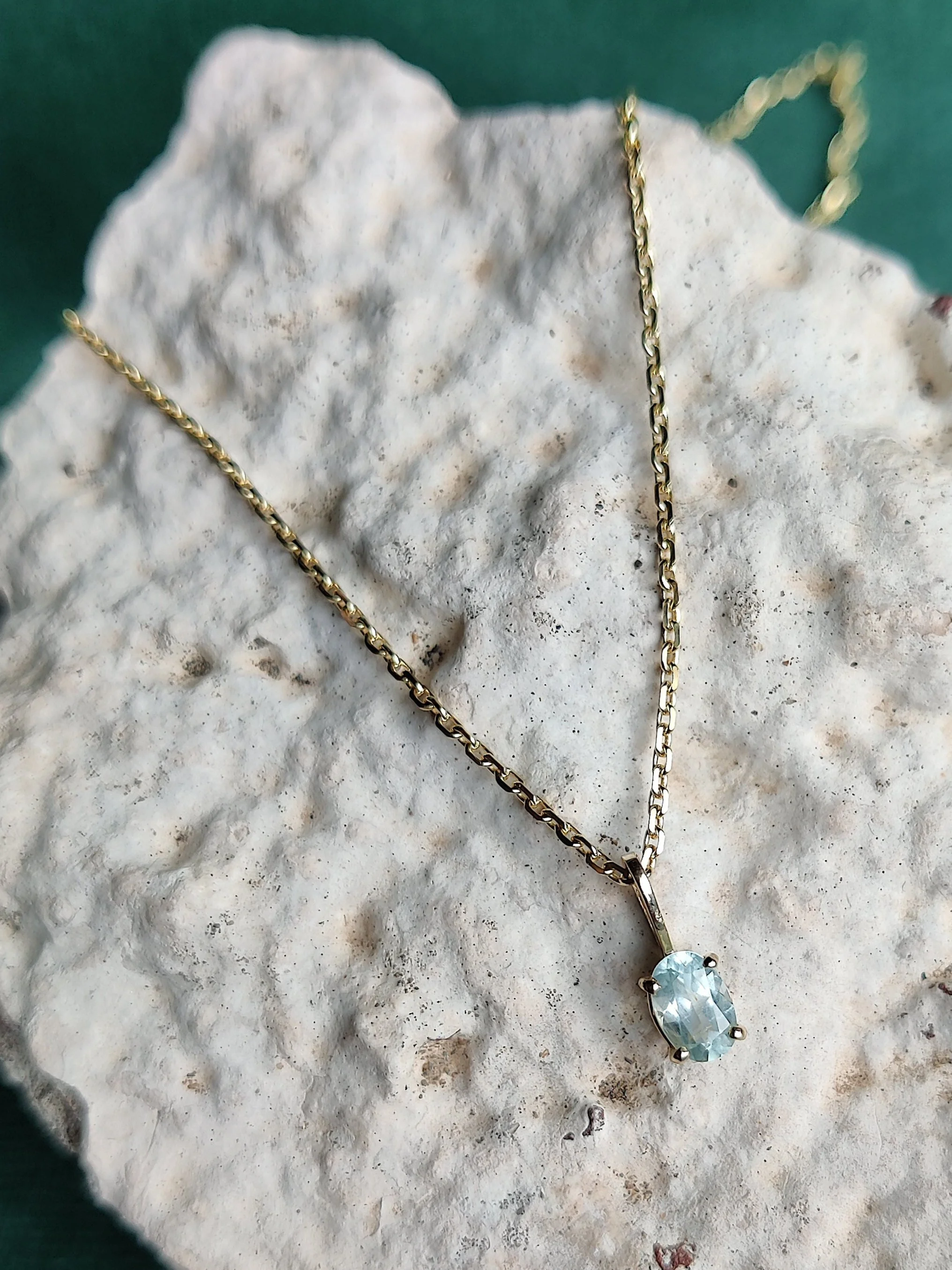 14k gouden hanger met een Aquamarijn: Lena