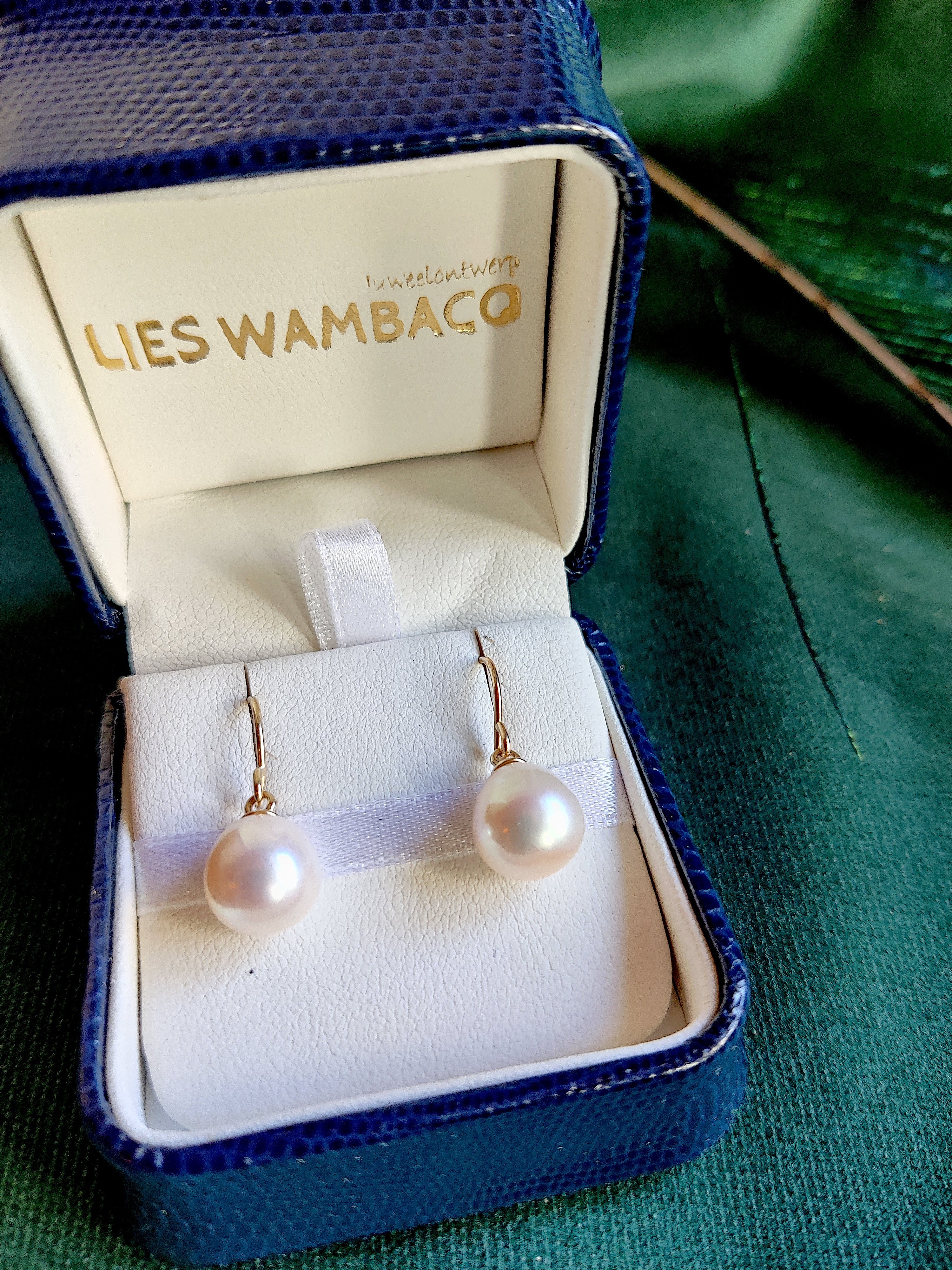 Oorbellen in 14k geel goud met zoetwaterparel druppel- Artemis