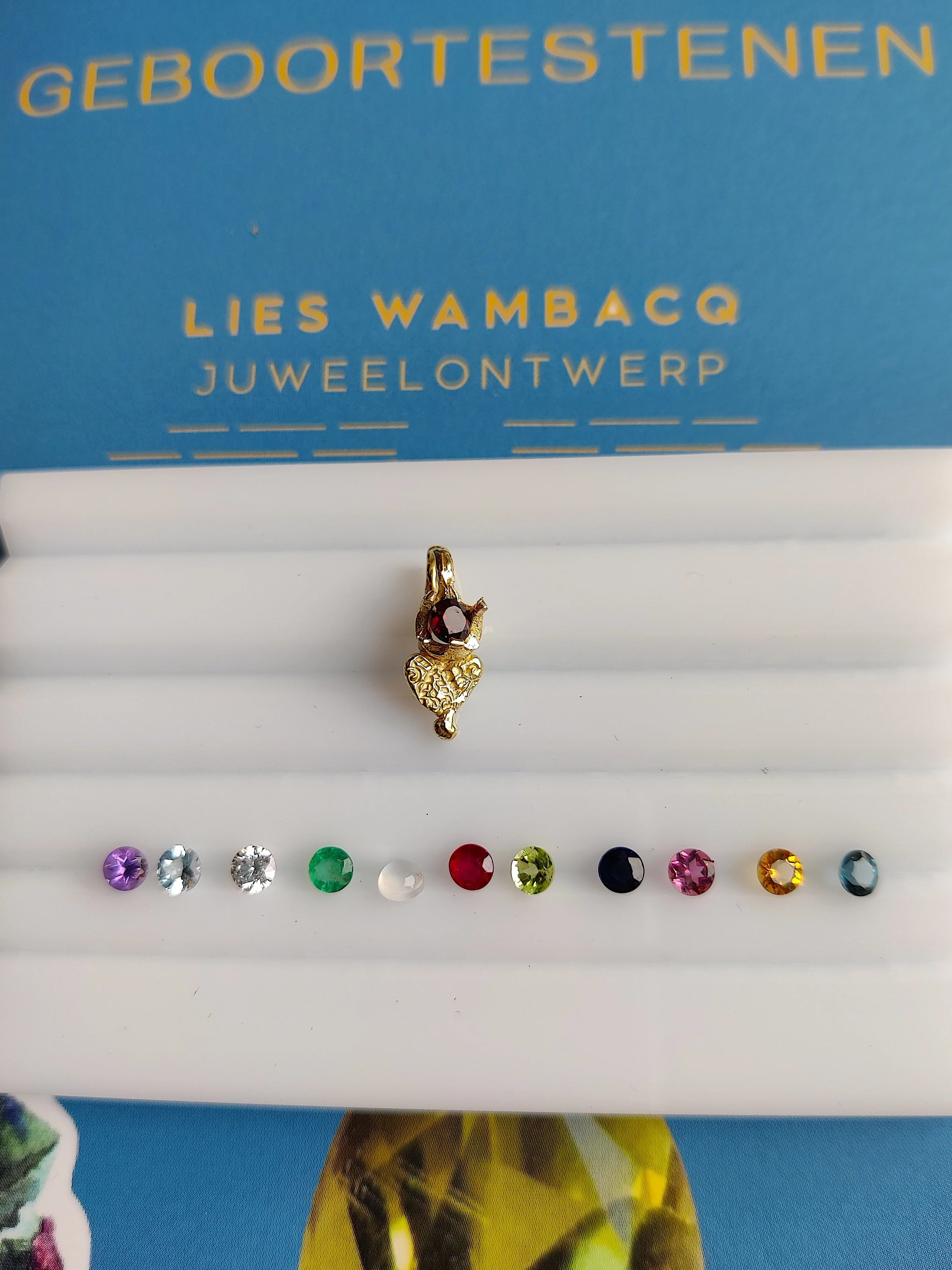 Hanger in 18k geel goud met geboortesteen - Love (alle maanden)