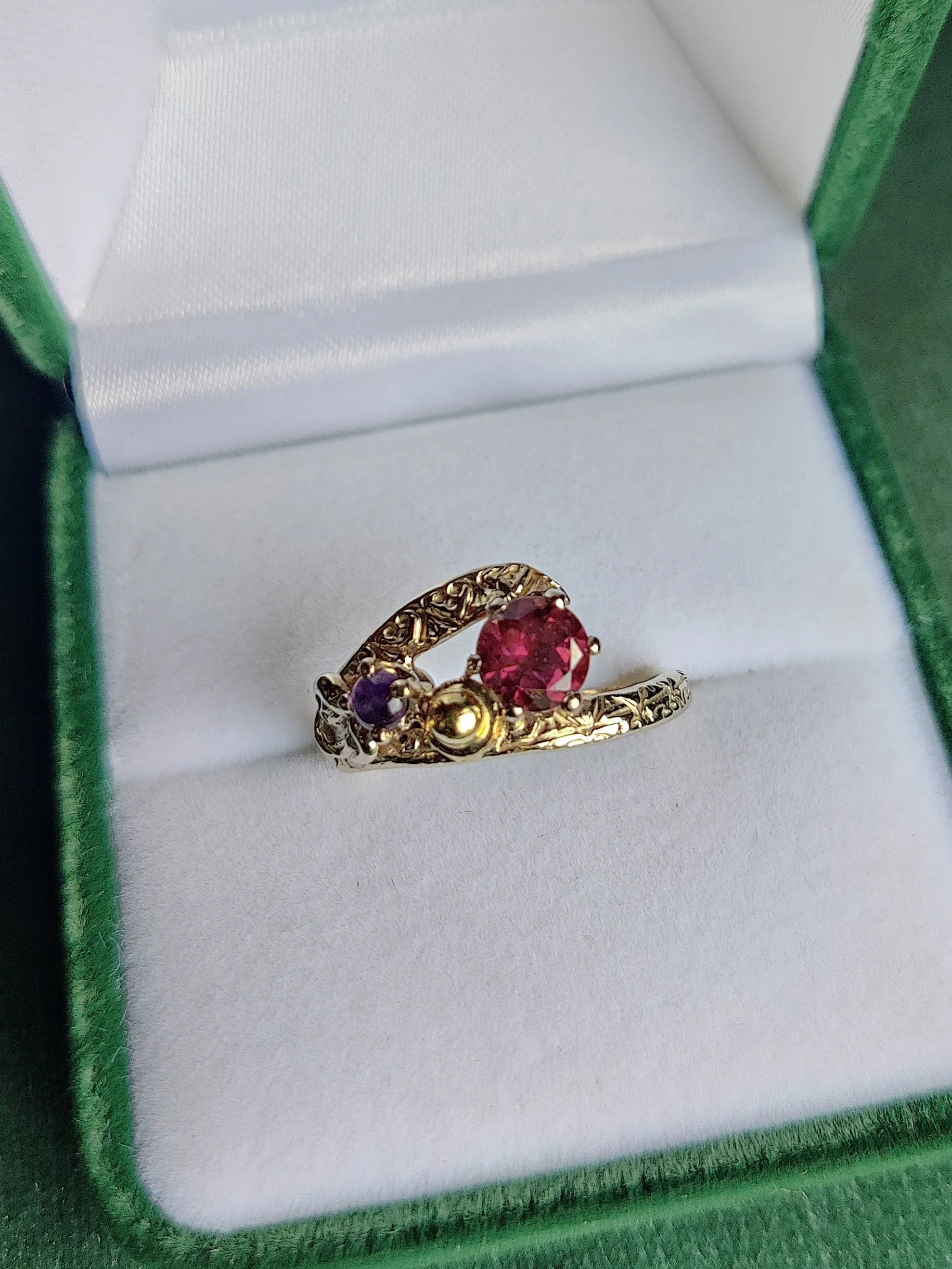 Ring in 18k wit en geel goud met rubeliet en amethist : Zelda