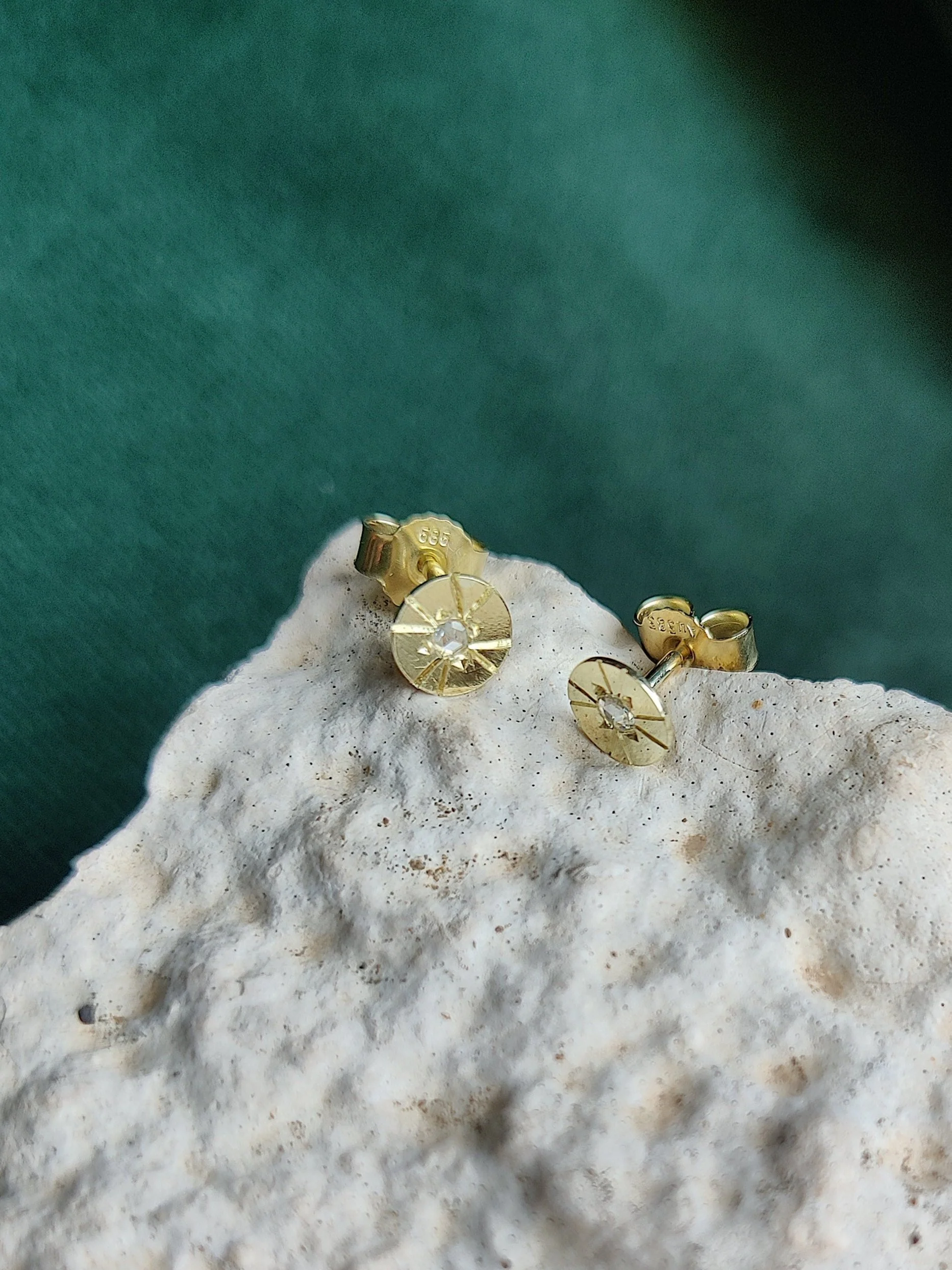 Oorbellen 14k geelgoud met diamant: Elina