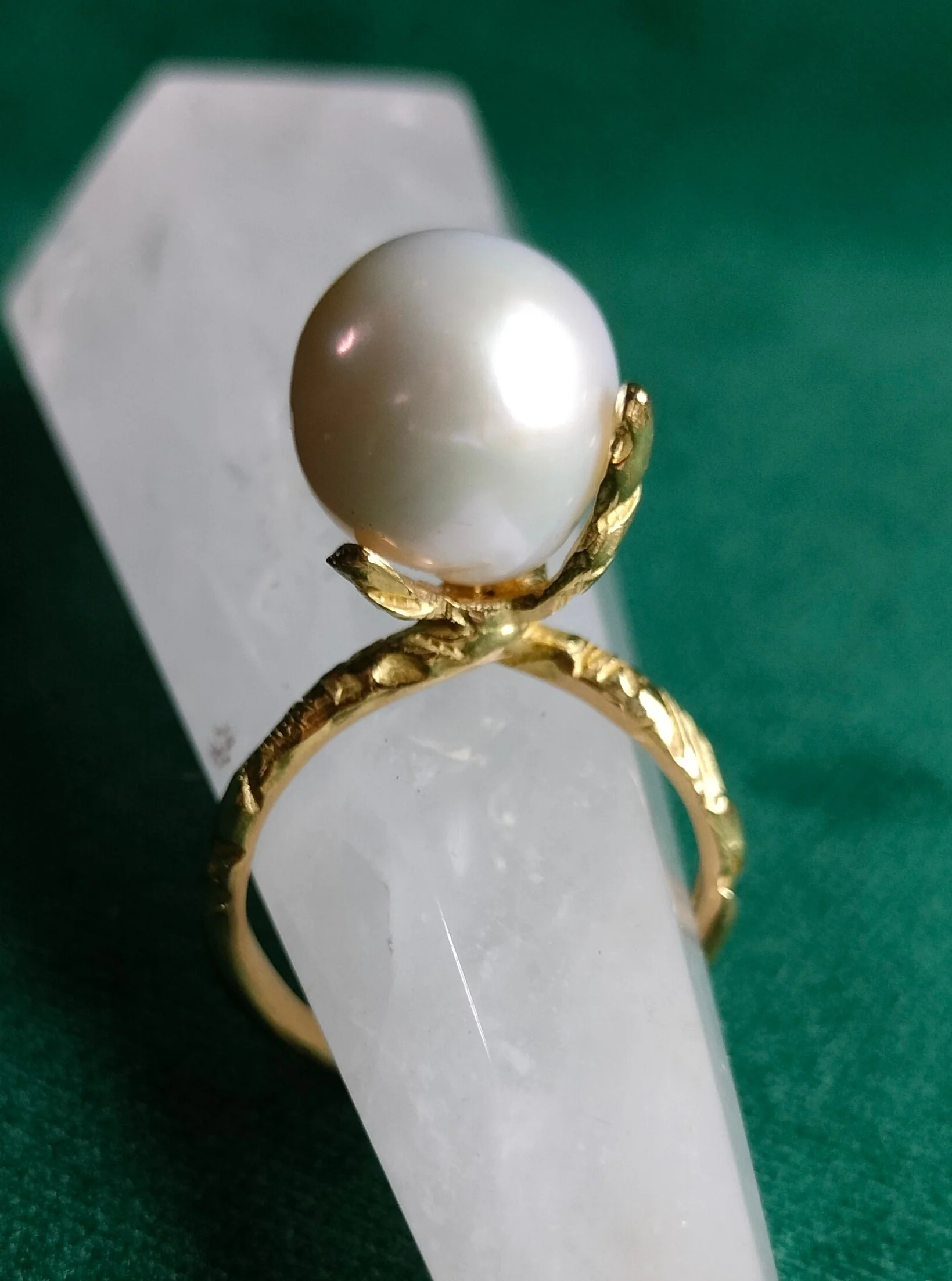 Ring in 18 karaat geel goud met zoetwaterparel druppel: Ariel