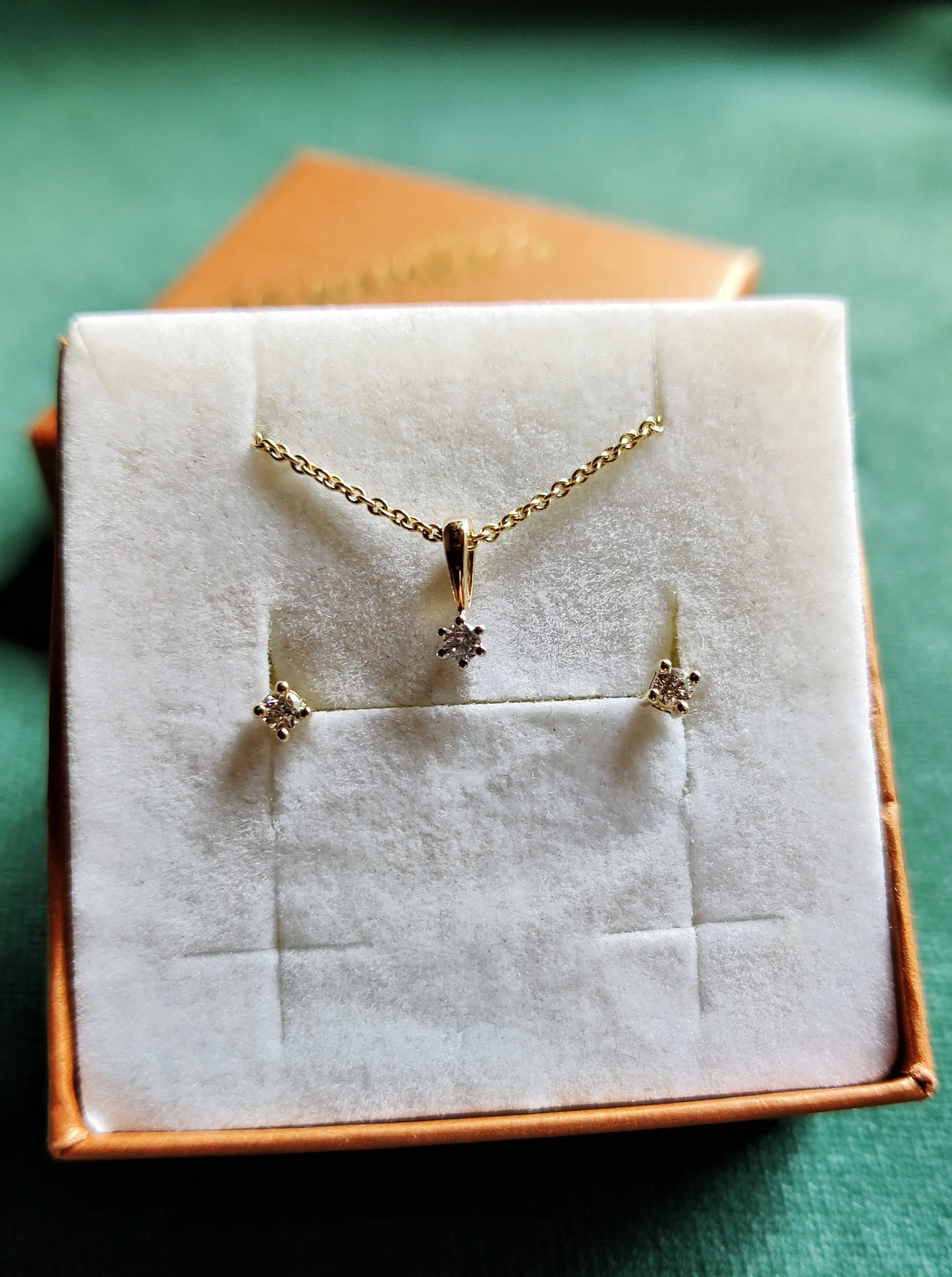 Oorbel in 14k geel goud met diamant - Leen