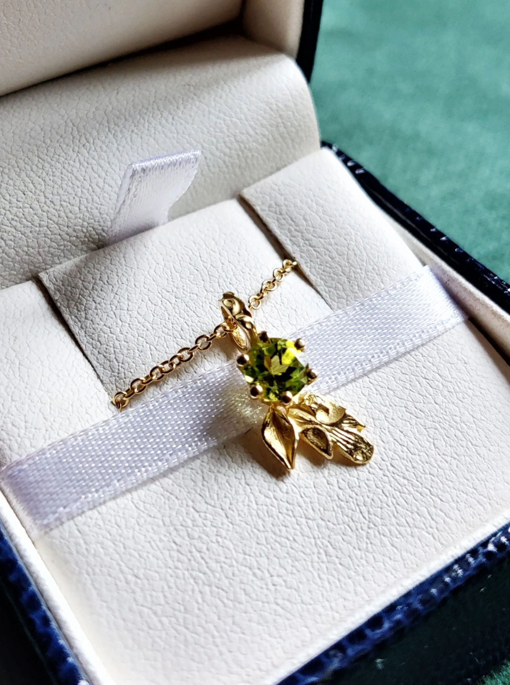 Hanger in 18K geel goud met groene peridoot - Sien