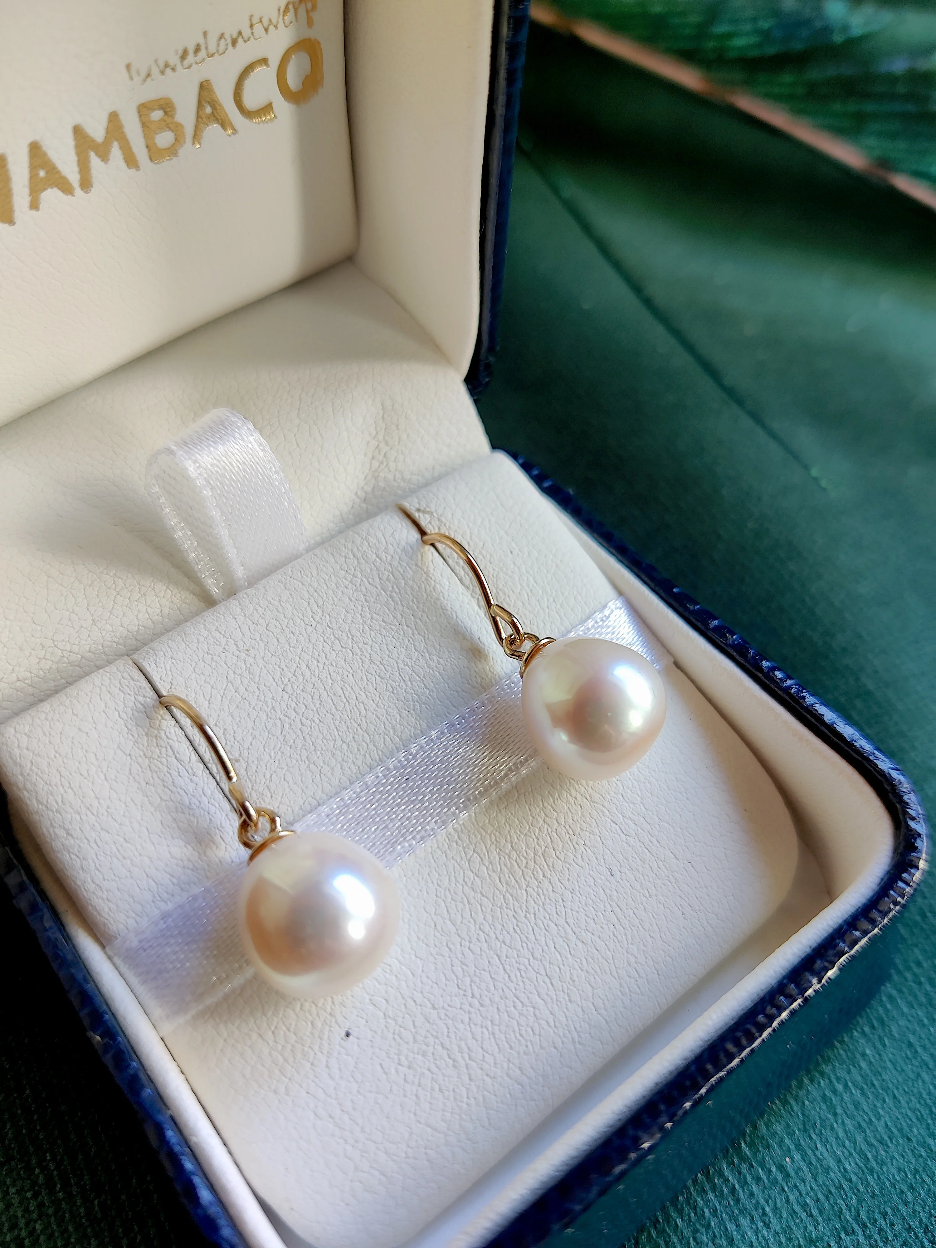 Oorbellen in 14k geel goud met zoetwaterparel druppel- Artemis