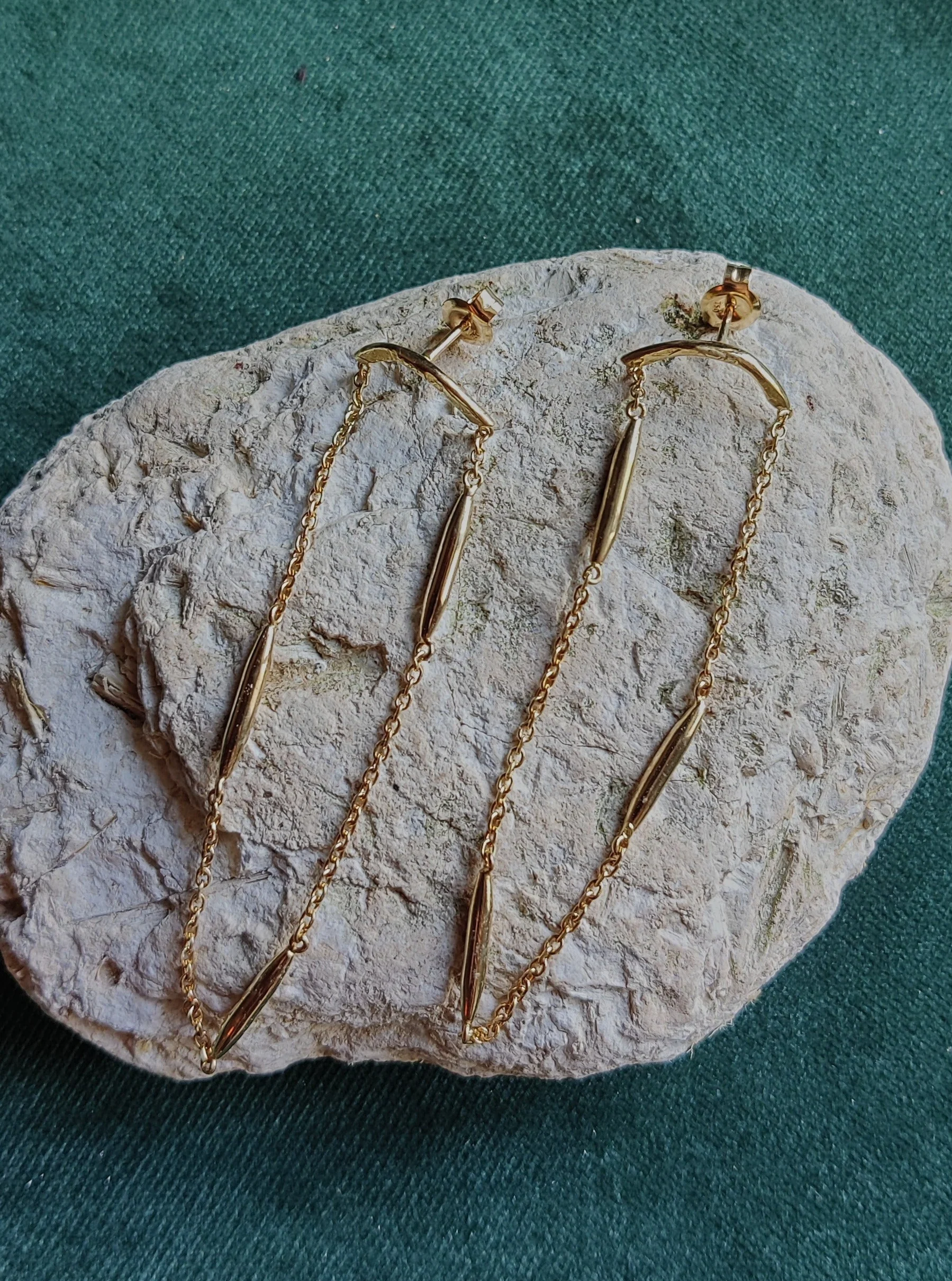 Oorsteker met ketting in 18k geel goud : Noa