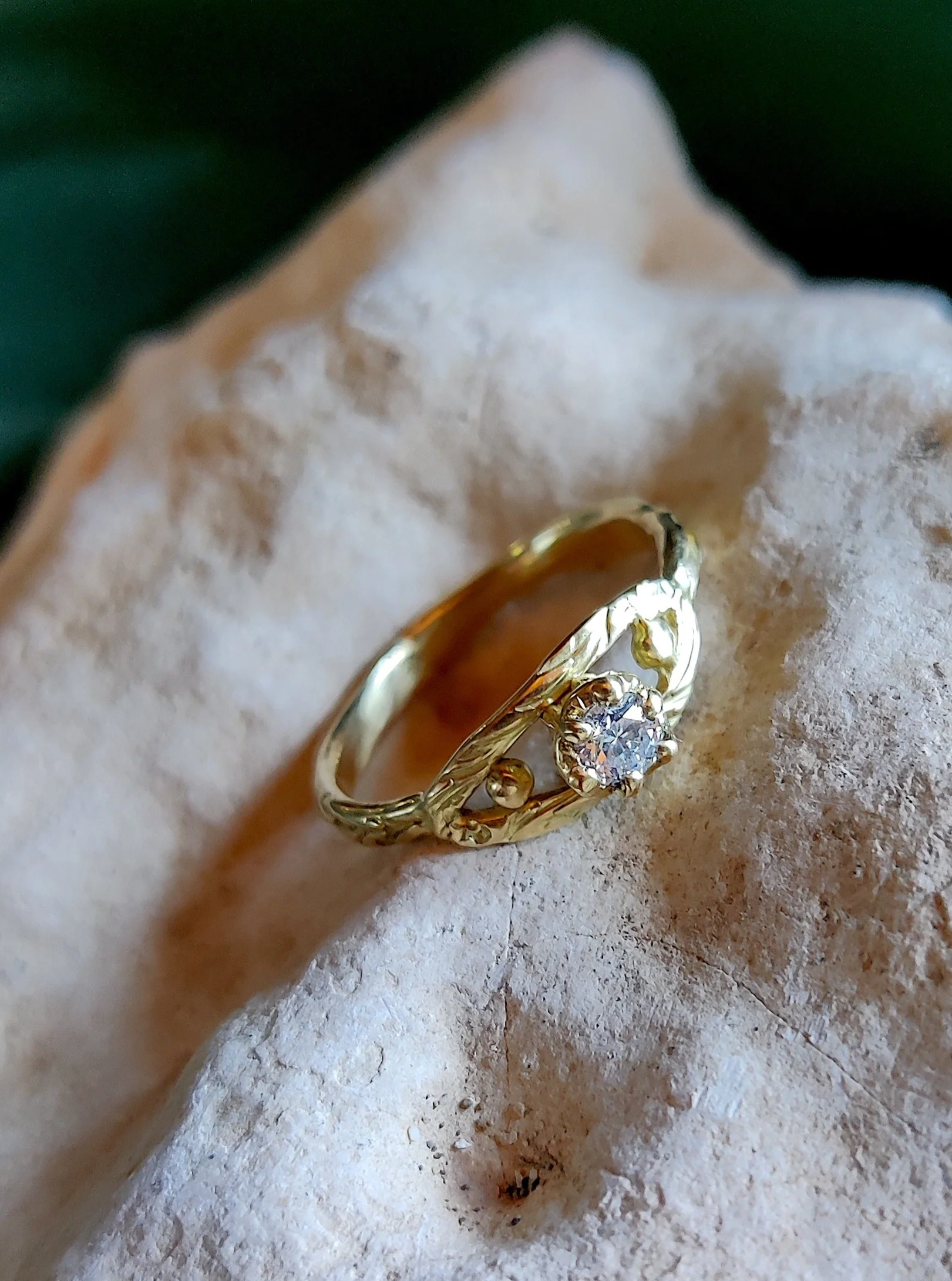 Ring in 18k geel goud met diamant: Roannia