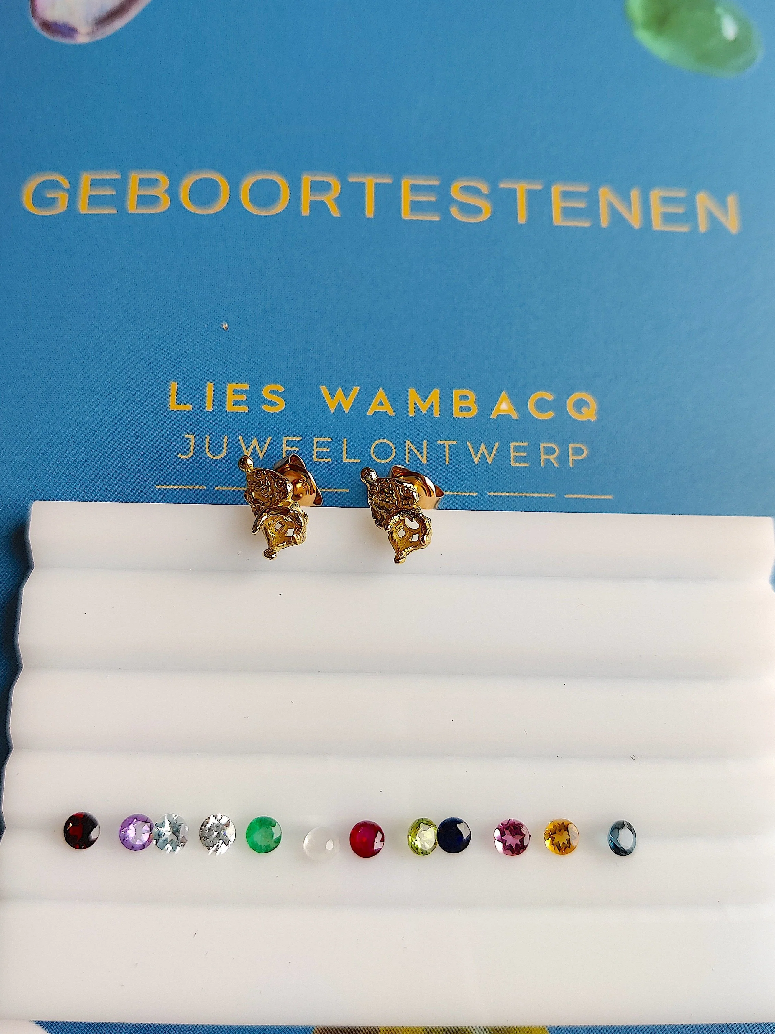 Oorbel in 18k geel goud met geboortesteen - Love (alle maanden)