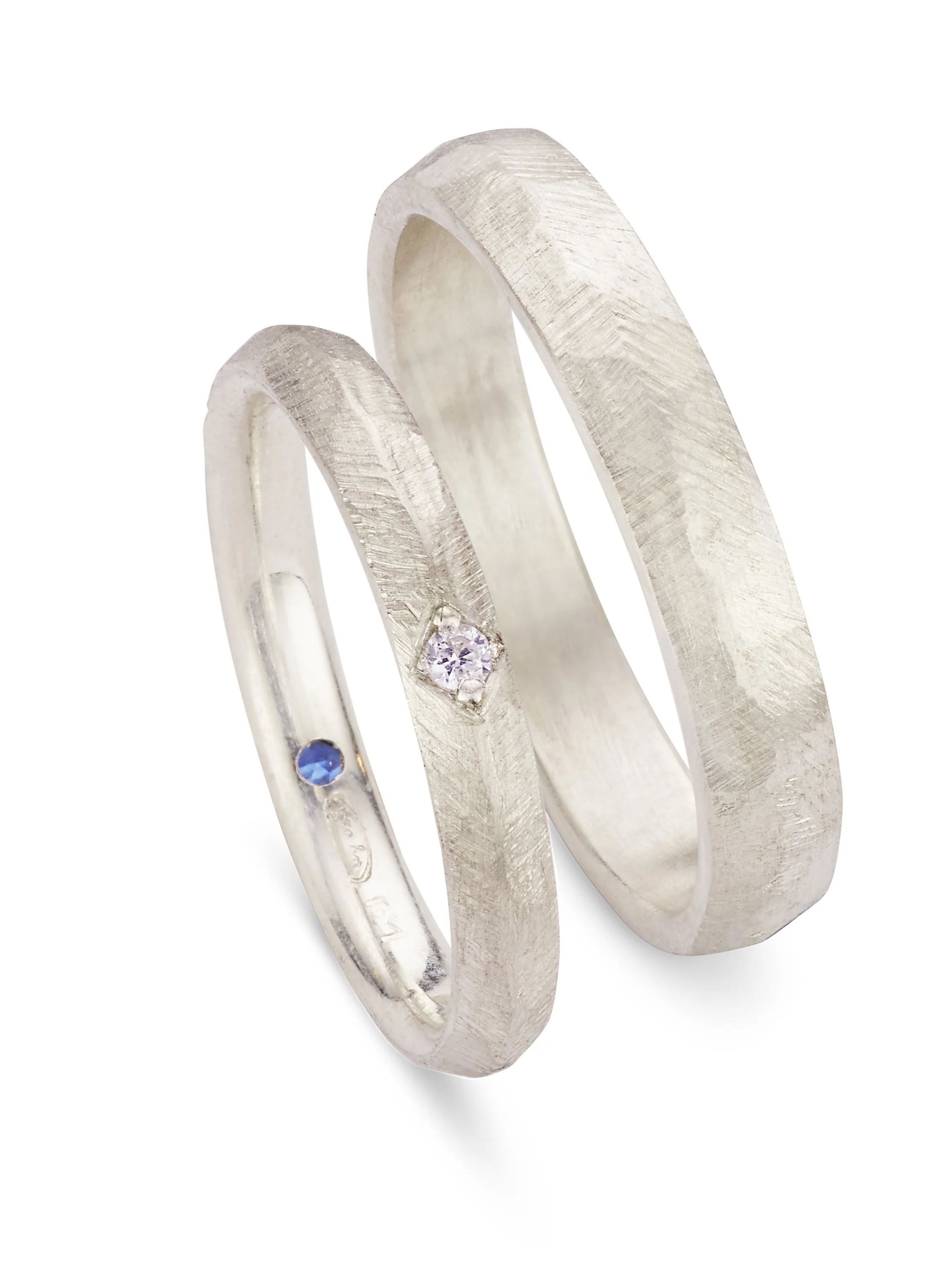 Trouwringen in 18k wit goud met diamant en saffier: Courtney en Kurt