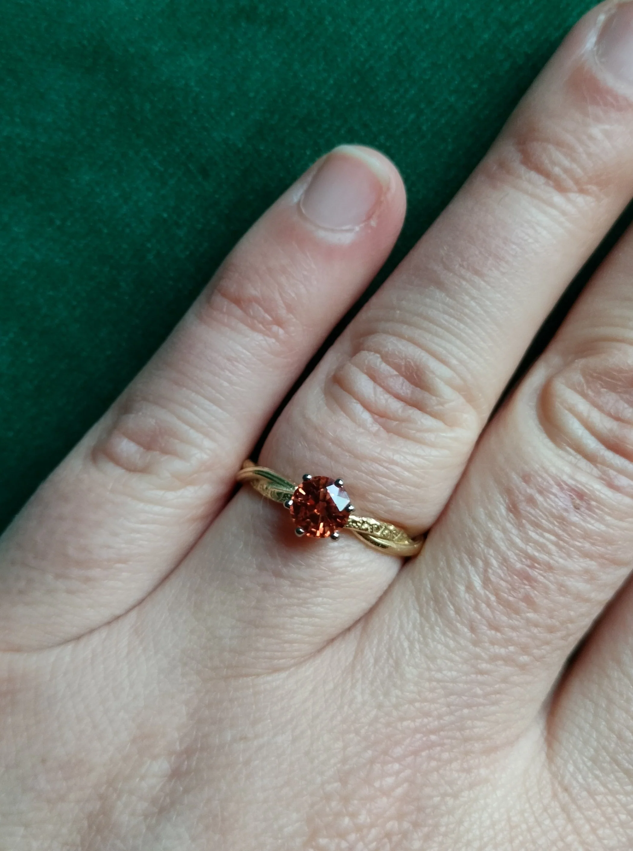 Ring in 18k geel goud met rode saffier - Sylvie