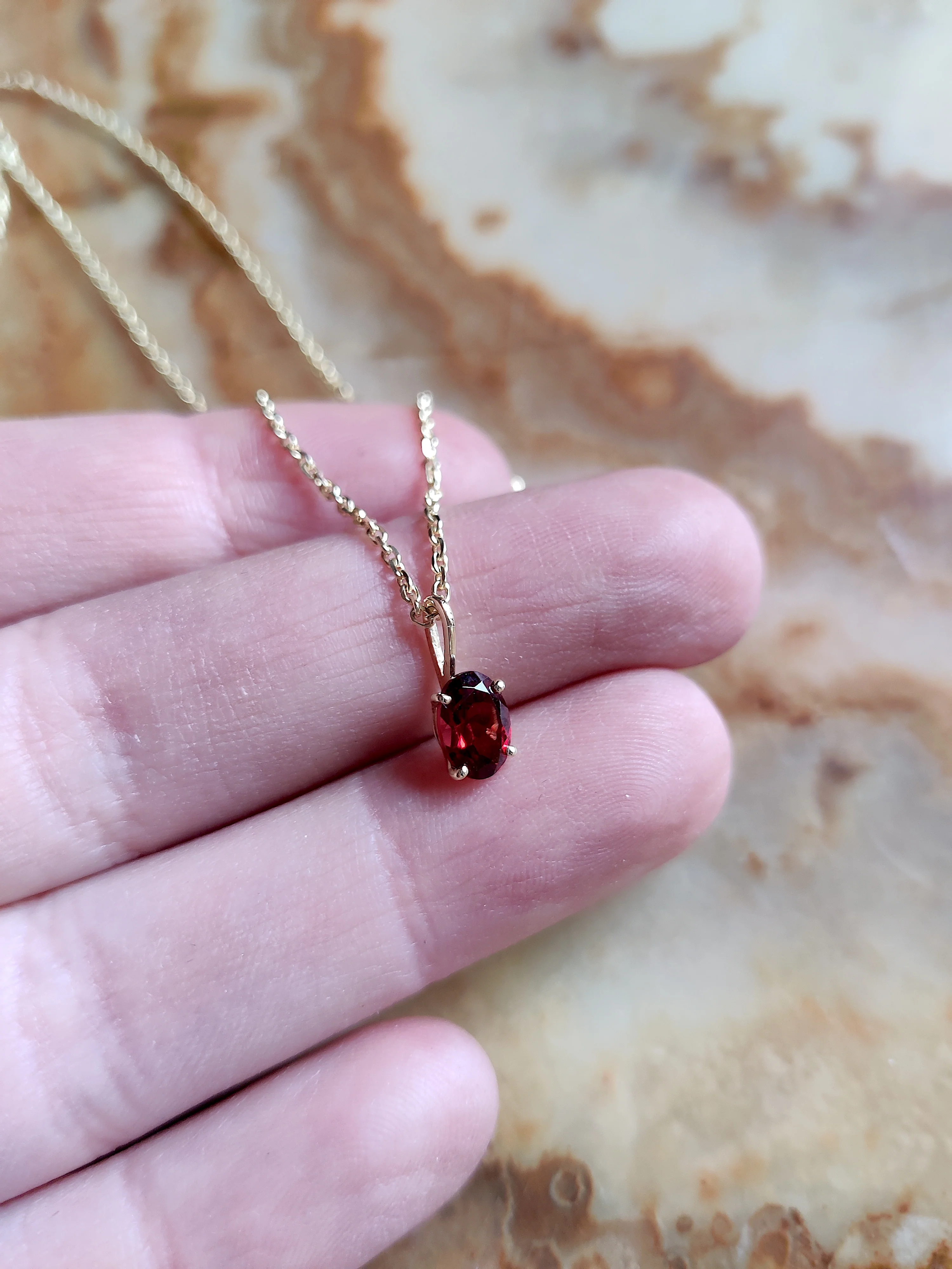 Hanger in 14k geel goud met granaat - Jani