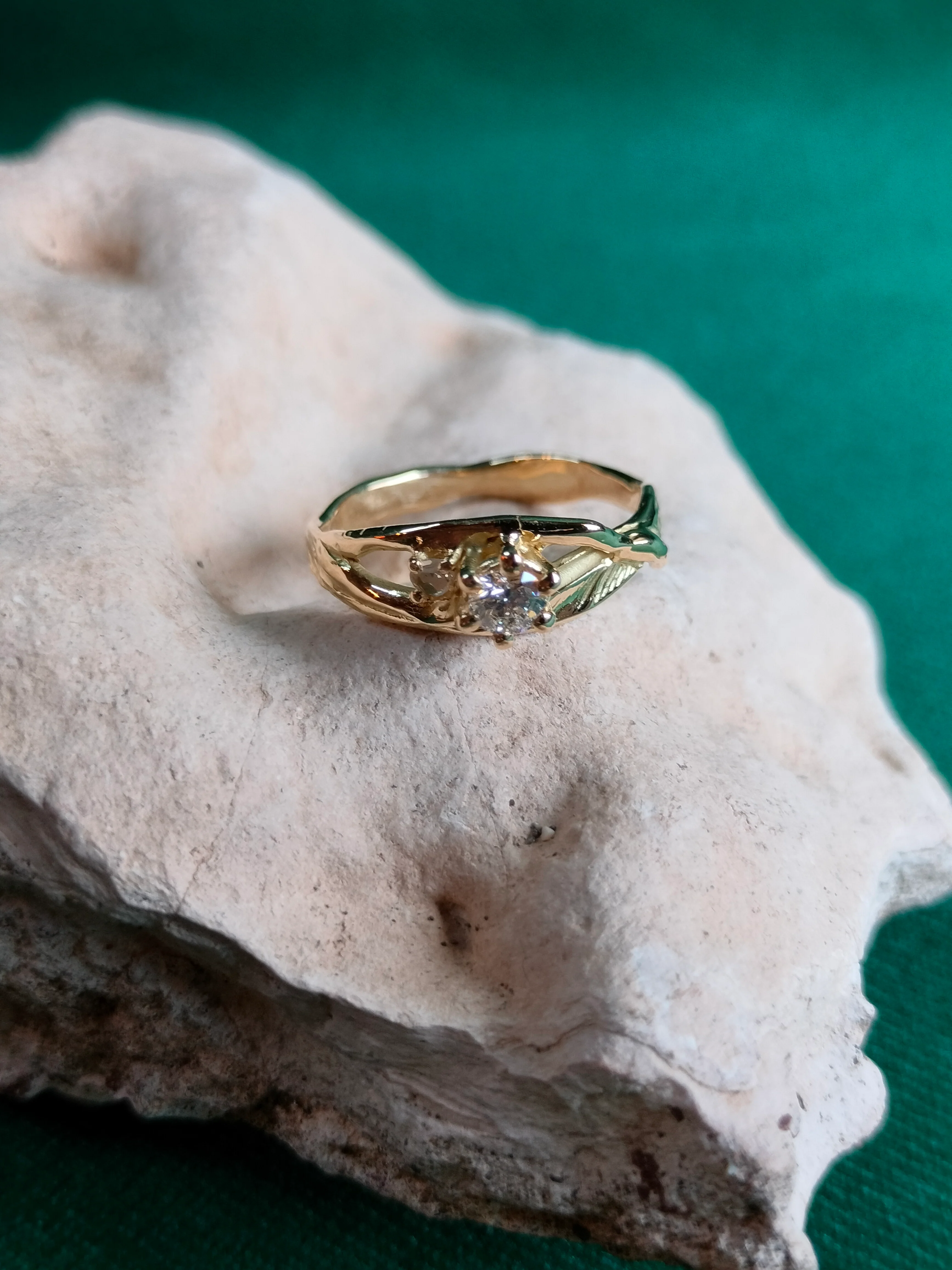 Ring in 18k geel goud met diamanten: Inge