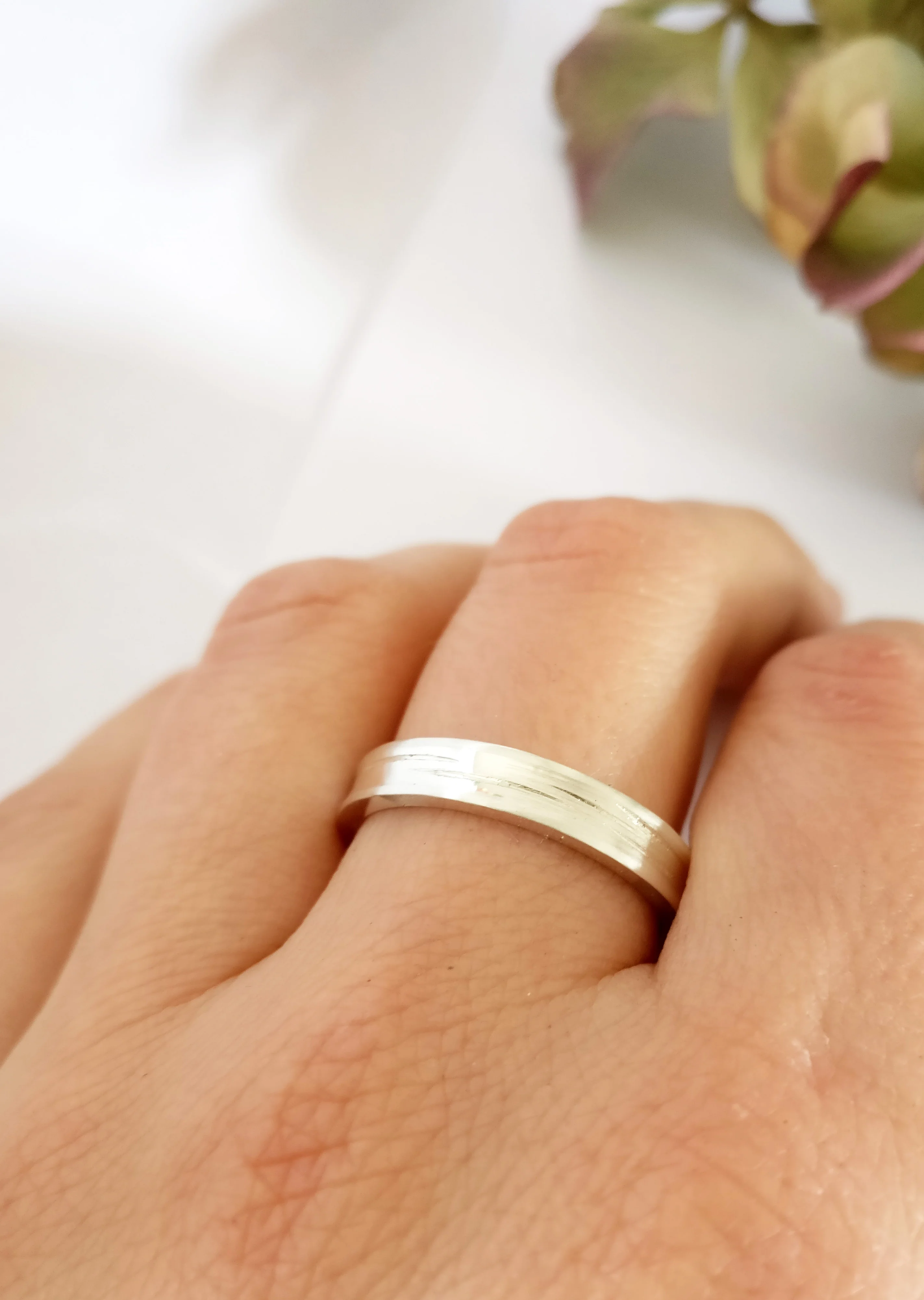 Trouwringen in 18k wit goud met diamant: Meg en Jack