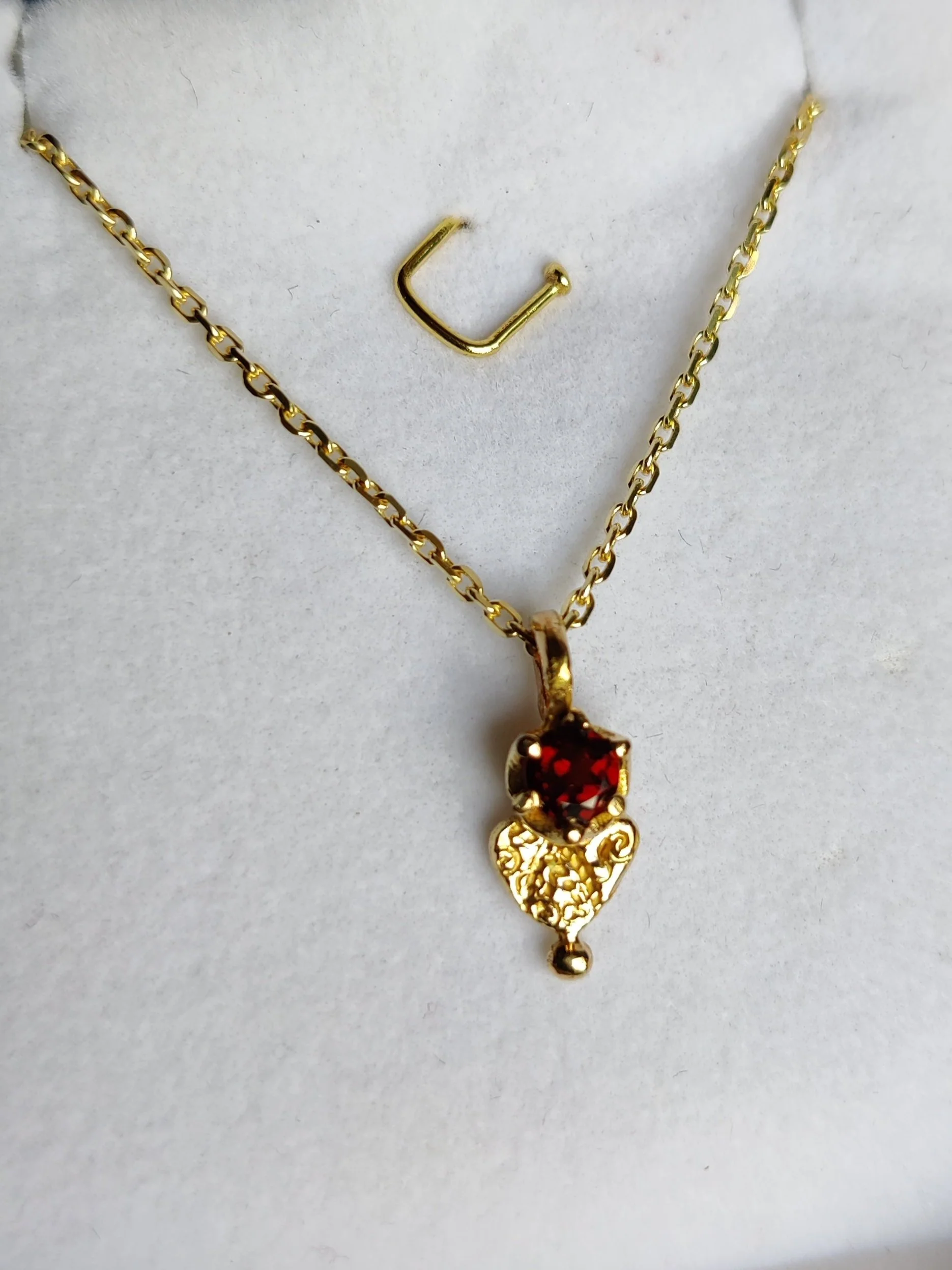 Hanger in 18k geel goud met granaat - Love