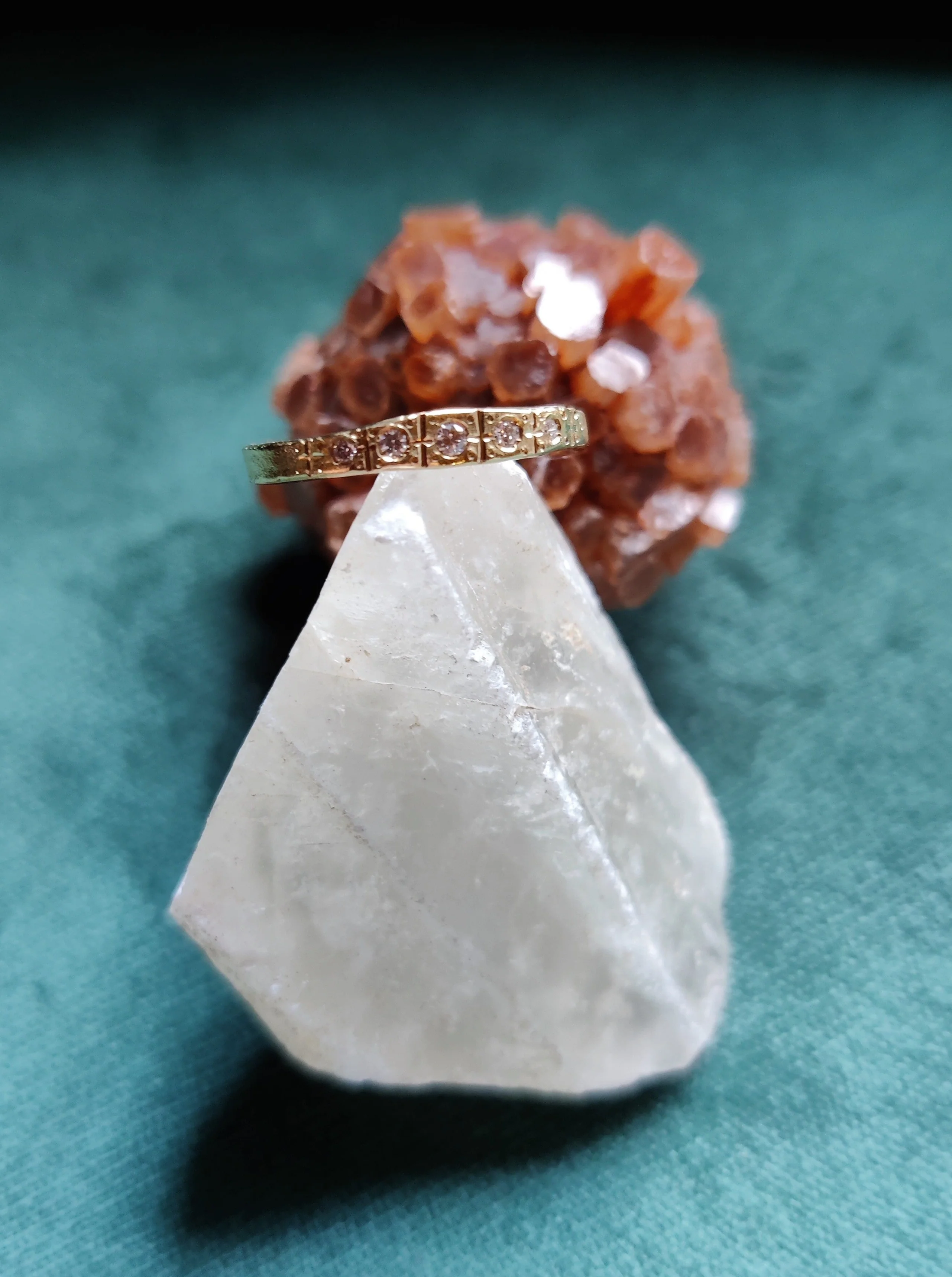 Ring in 18k geel goud met witte diamanten - Frida