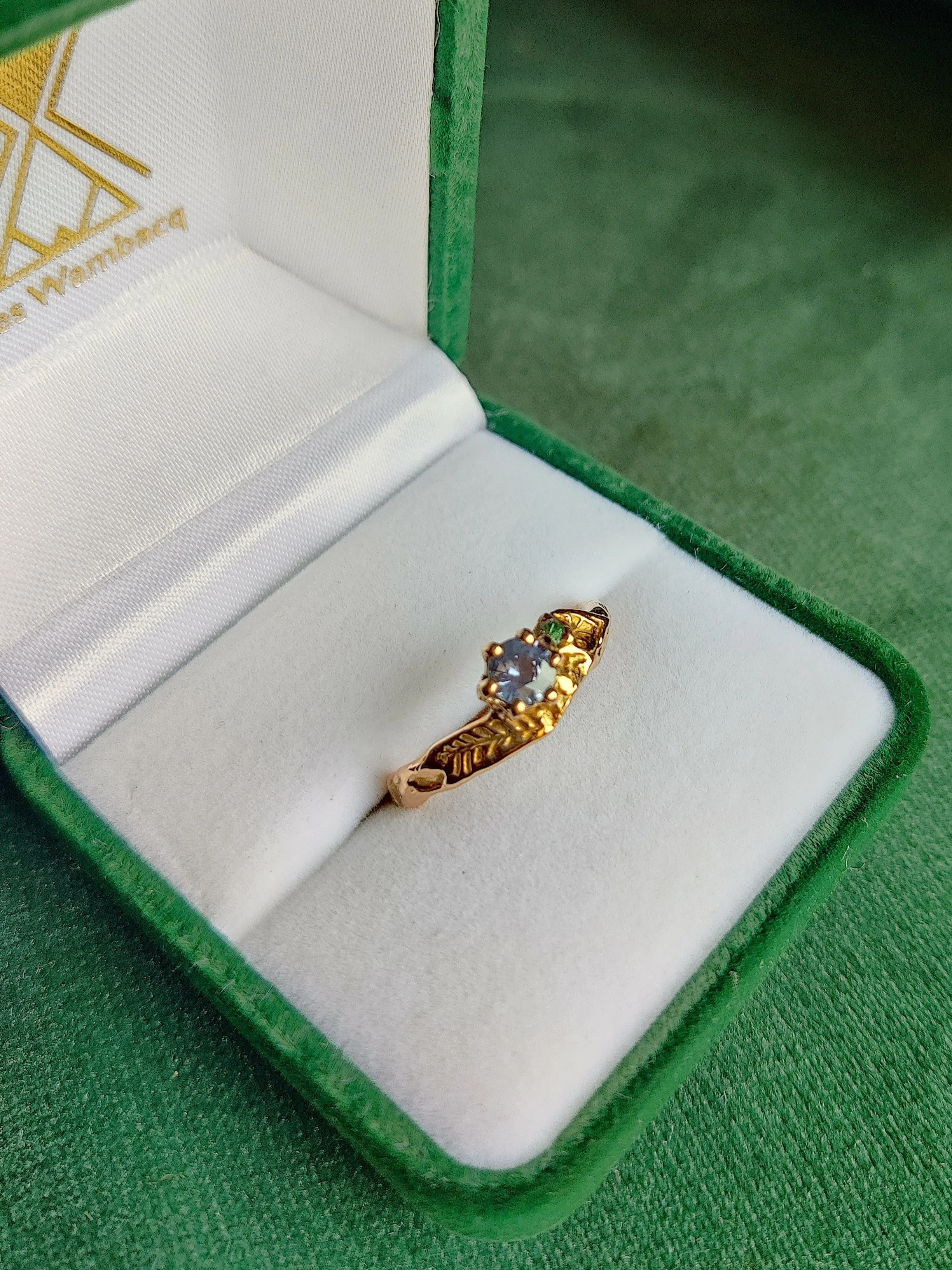 Ring in 18K rosé goud met paarse saffier: Theresa