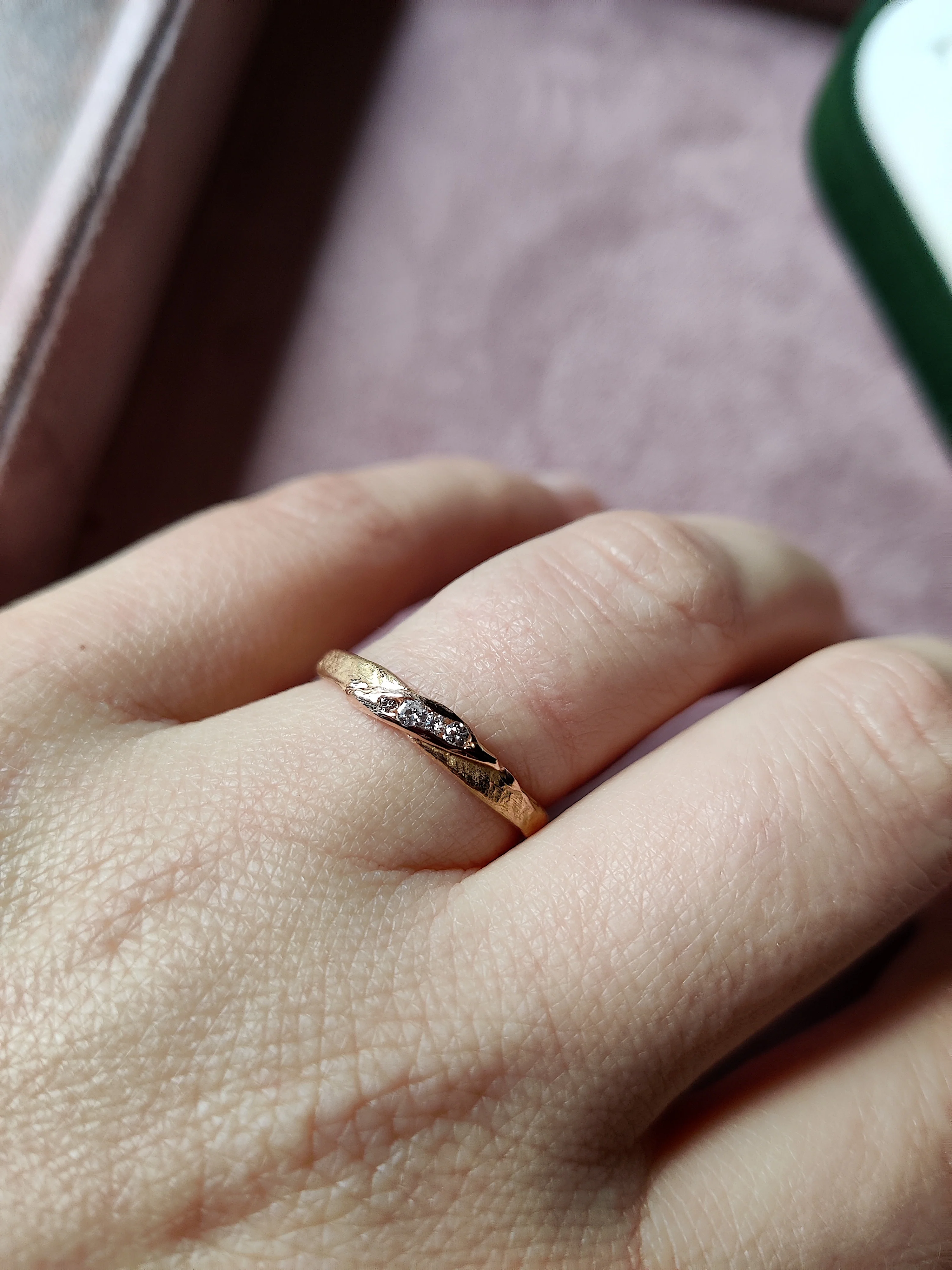 Trouwringen in 18k rood goud en diamant - Mathilde en Dolf