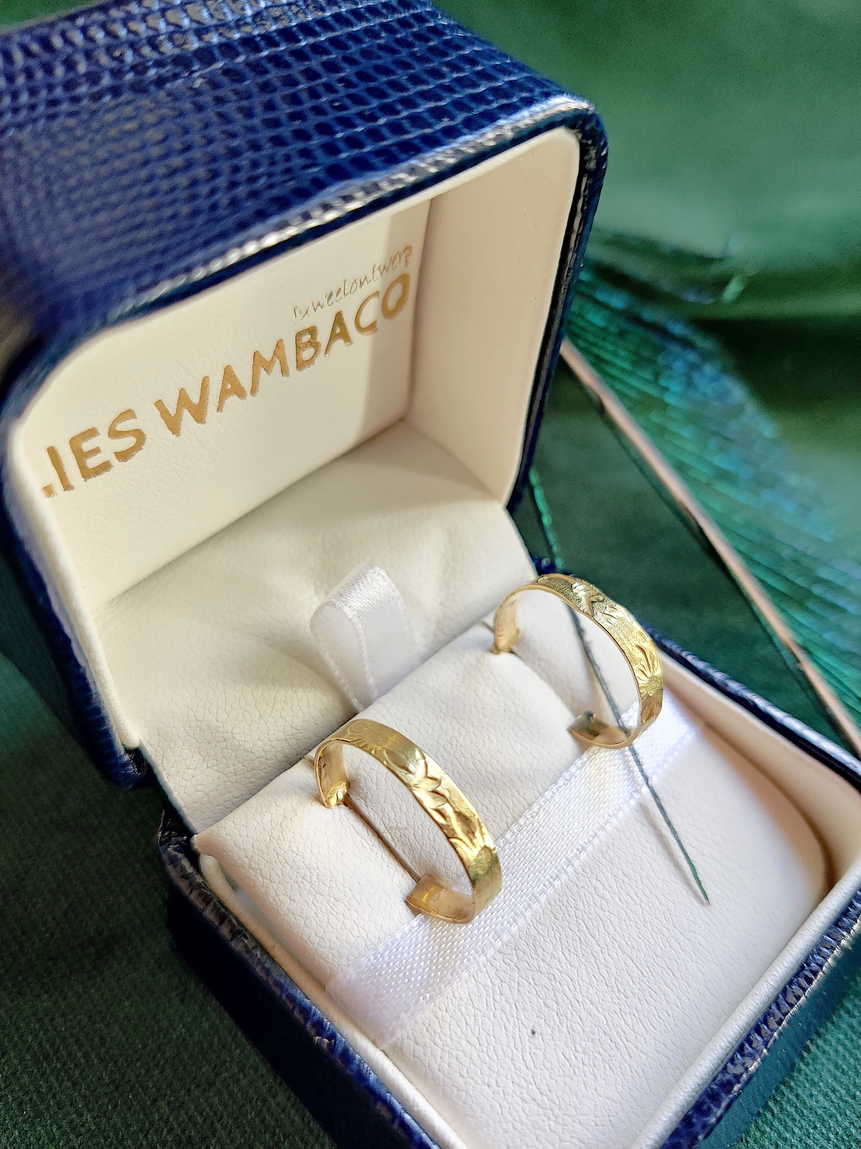 Oorbellen in 18k geel goud - Vleitig Liesje