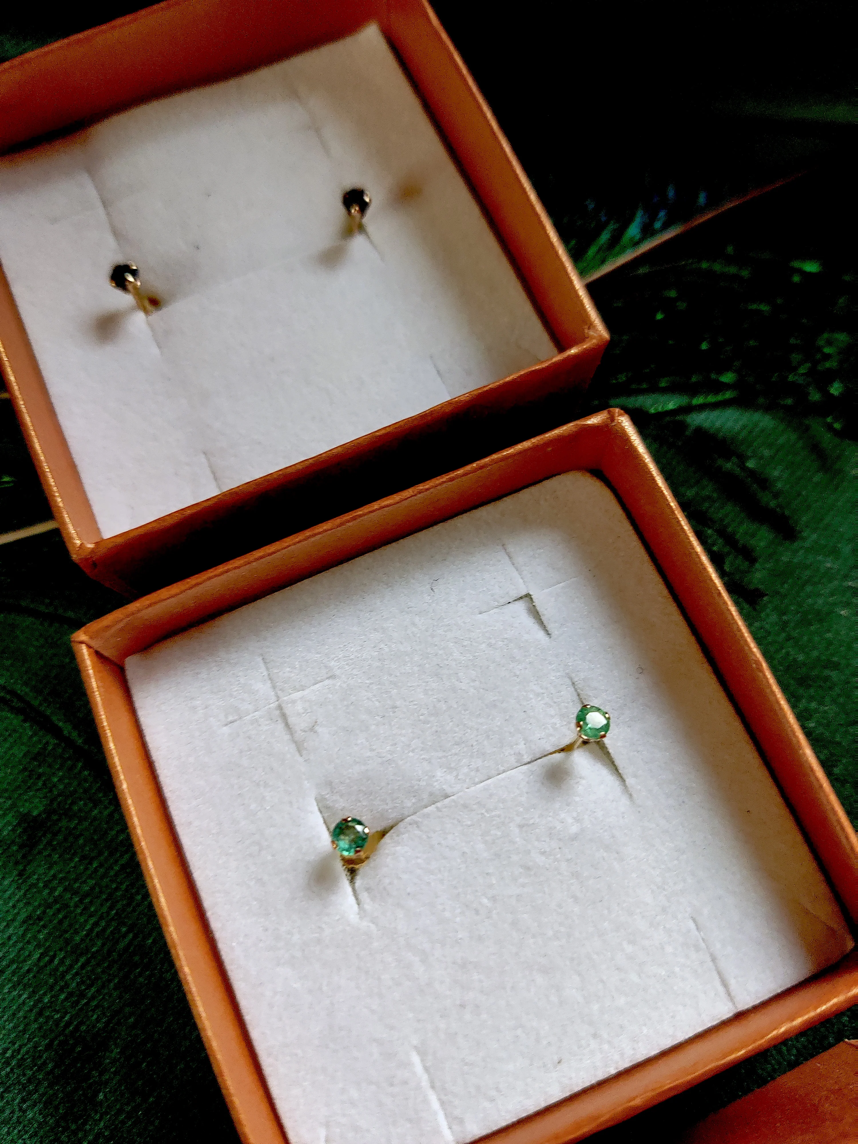 Oorbel in 14k goud met robijn, saffier of smaragd: Minnie