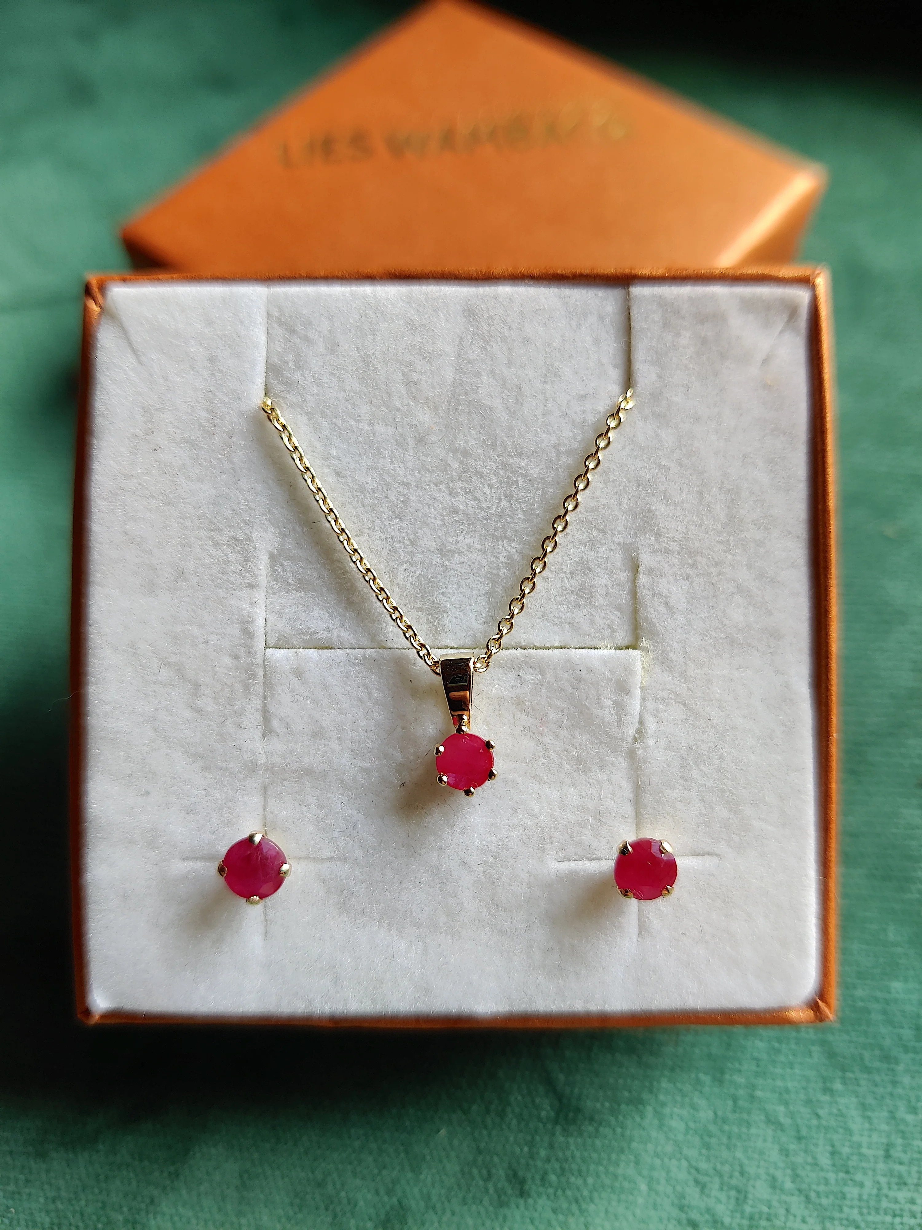 Oorbel in 14k geel goud met robijn - Juli