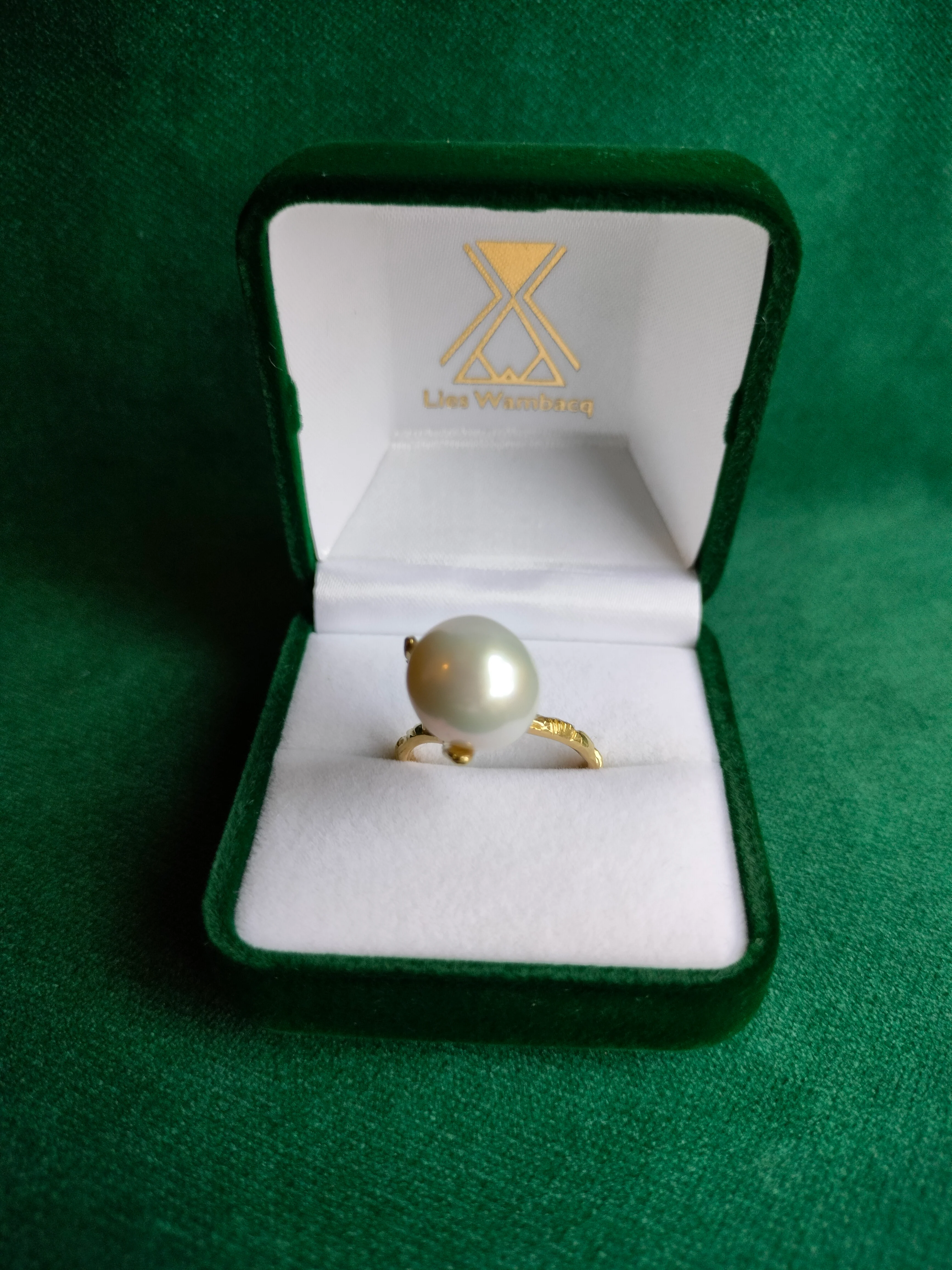 Ring in 18 karaat geel goud met zoetwaterparel druppel: Ariel