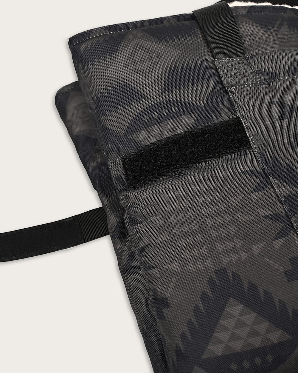 NEHALEM PET TRAVEL BED