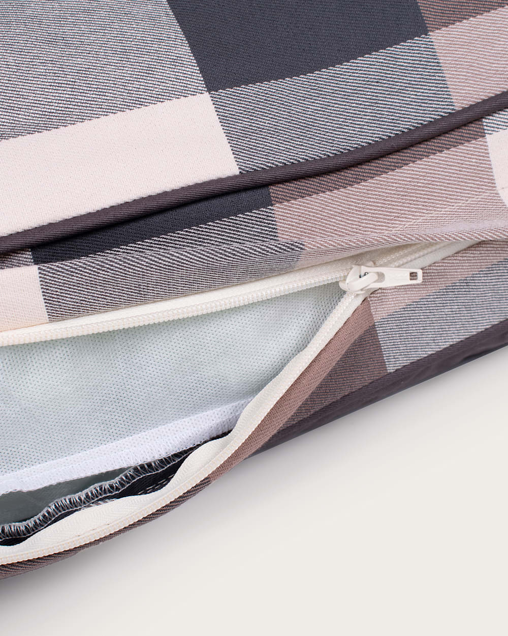 BLOCK PLAID PET BED - NAPPER