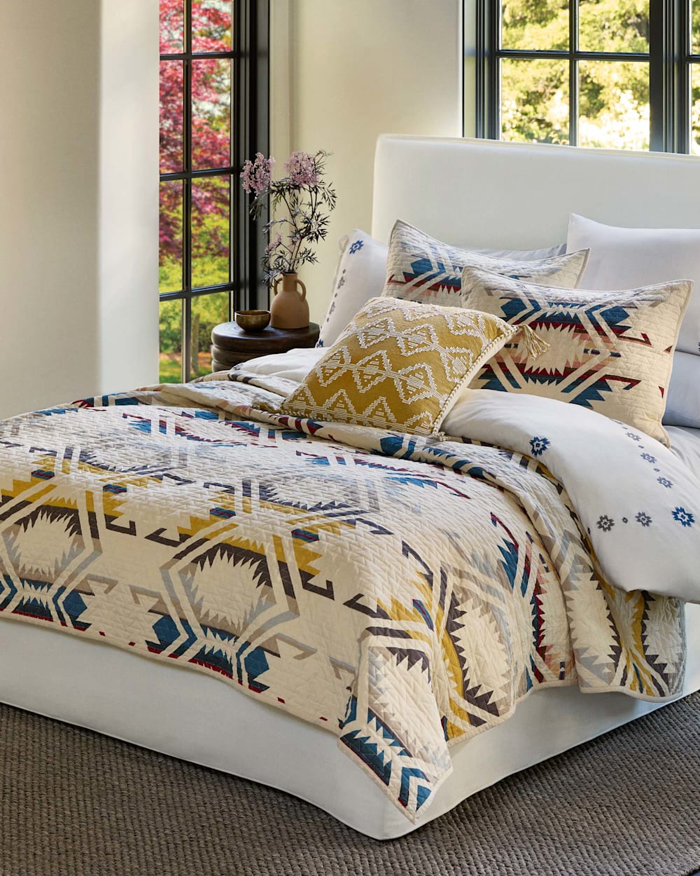 WHITE SANDS PRINTED QUILT SET