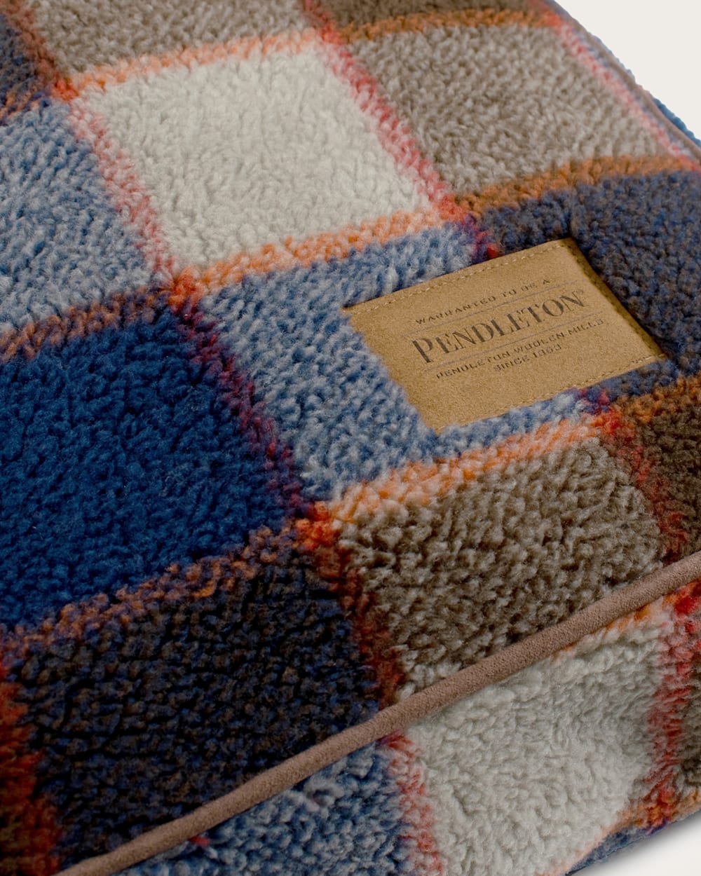 MOUNTAIN PLAID PET BED - NAPPER