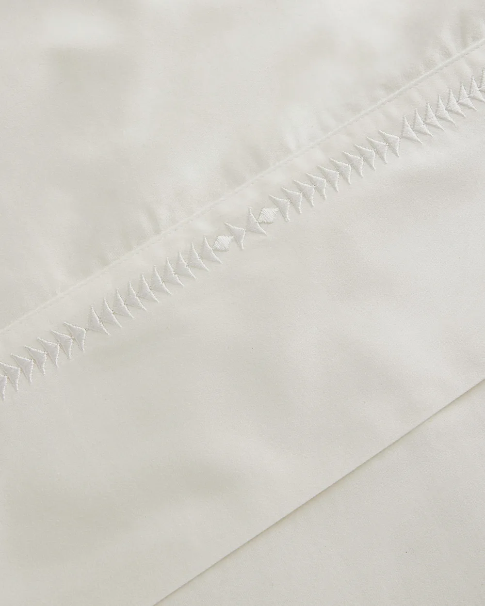 DIAMOND TRAIL EMBROIDERED SHEET SET