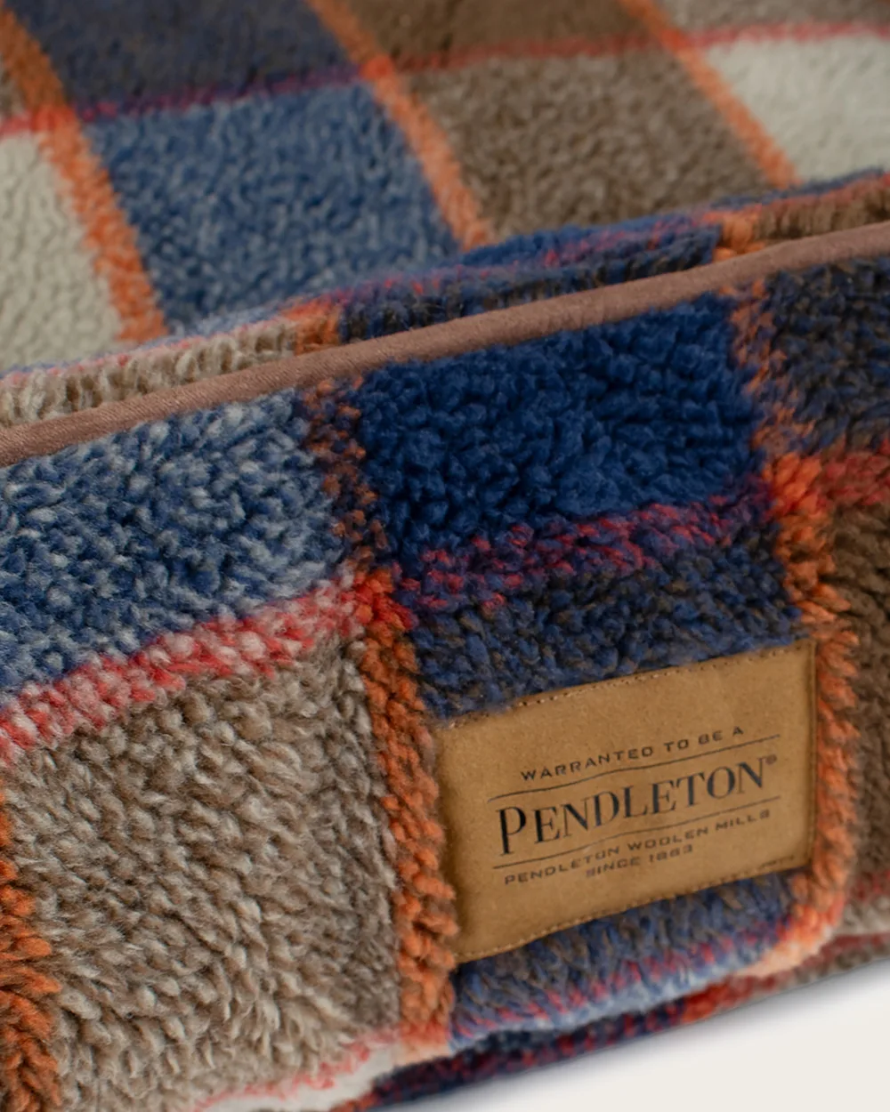 MOUNTAIN PLAID PET BED - KUDDLER