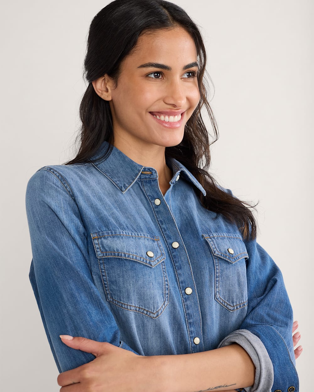 WOMEN'S CHAMBRAY GAMBLER SHIRT