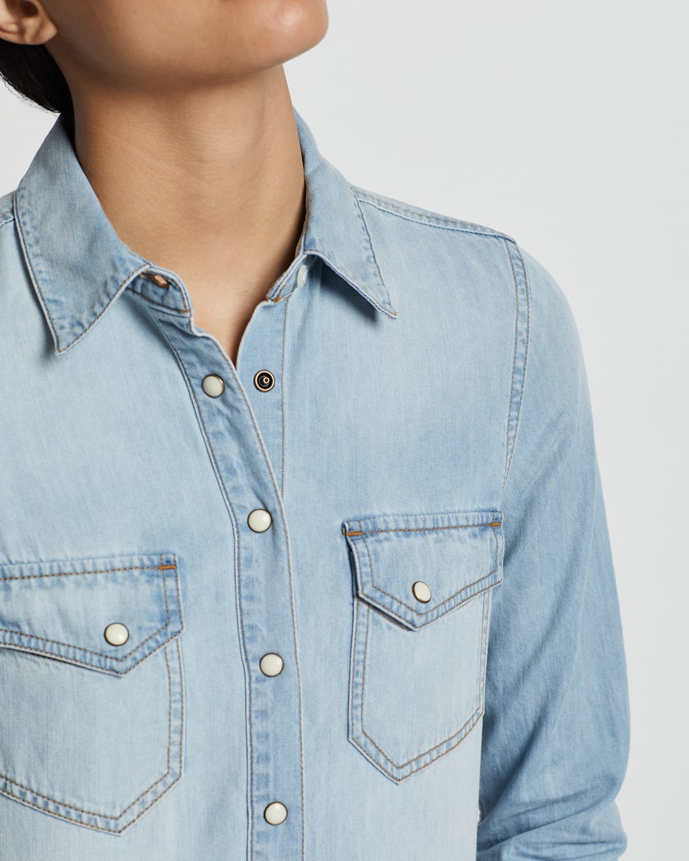 WOMEN'S CHAMBRAY GAMBLER SHIRT