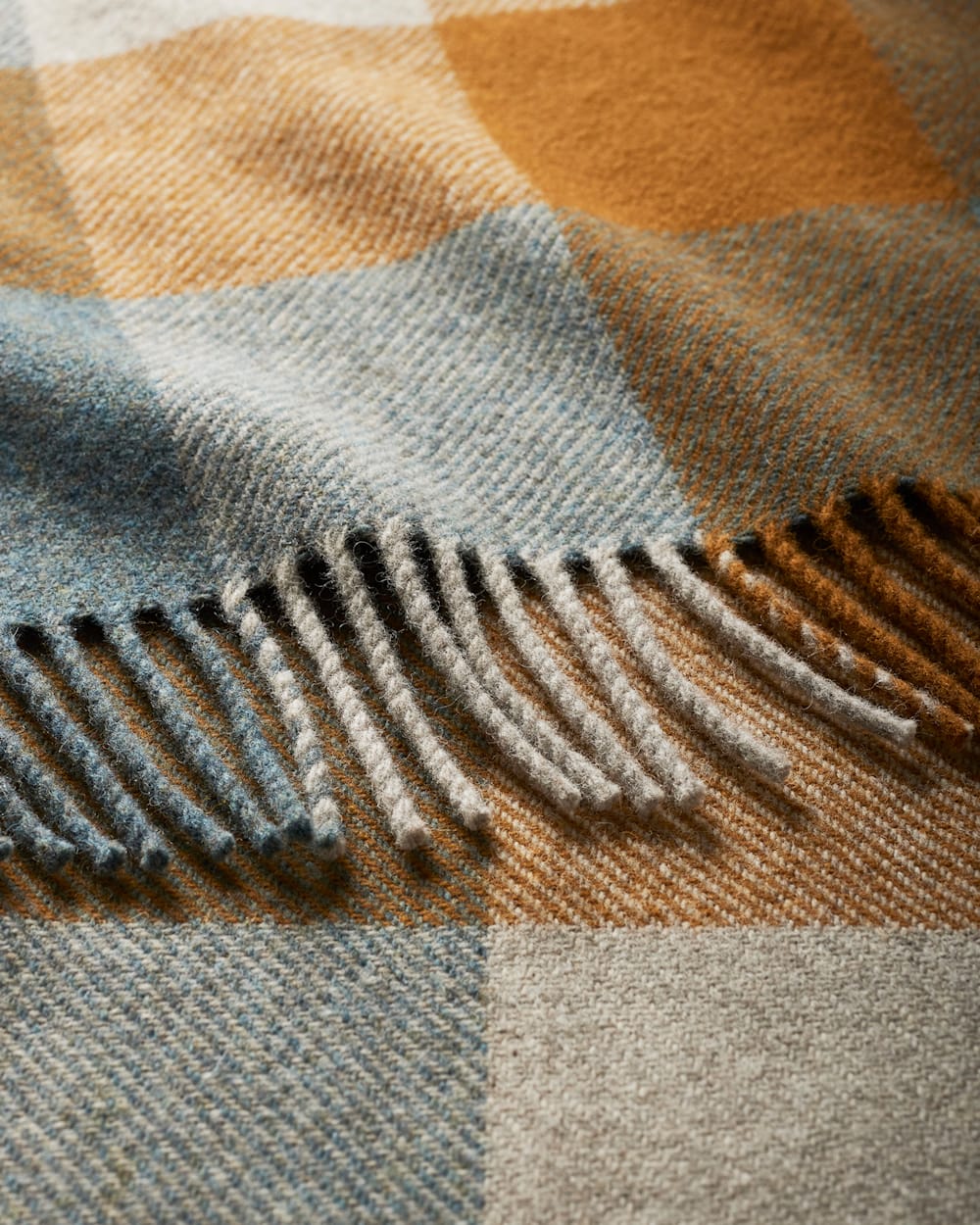 ECO-WISE WOOL FRINGED THROW