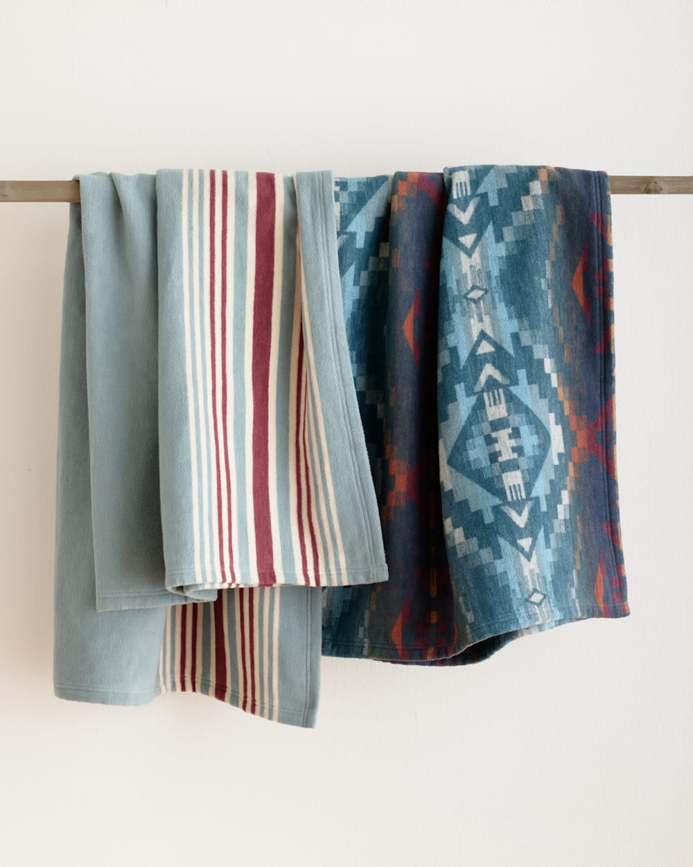 CARICO LAKE/STRIPE ORGANIC COTTON THROW GIFT PACK