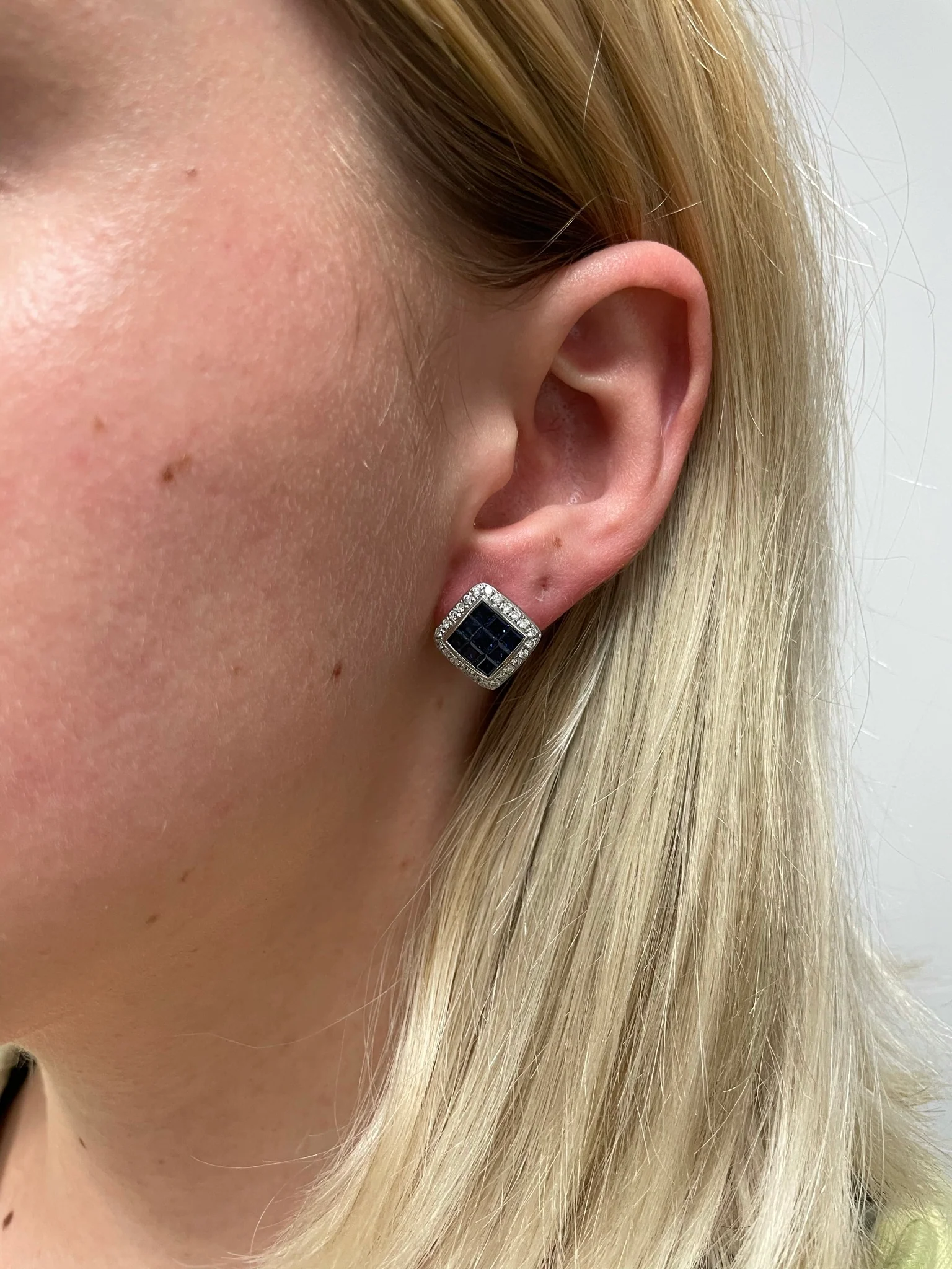 Square 3 ct. Sapphire and Diamonds 0.60 carats 18K White Gold Earrings