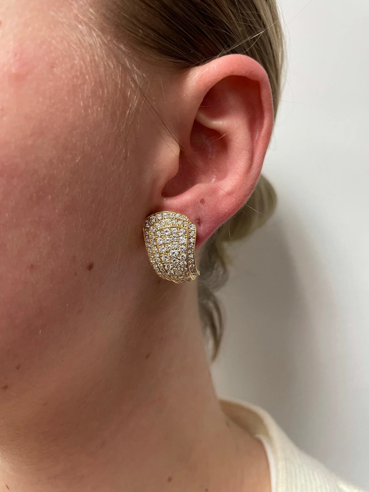 Van Cleef & Arpels Three-Step Cocktail Earrings with 3.20 carat Diamonds, 18K