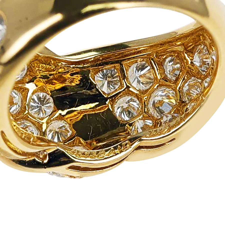 Van Cleef & Arpels Three Swerve 2.25 cts. Diamond Ring, 18k Yellow