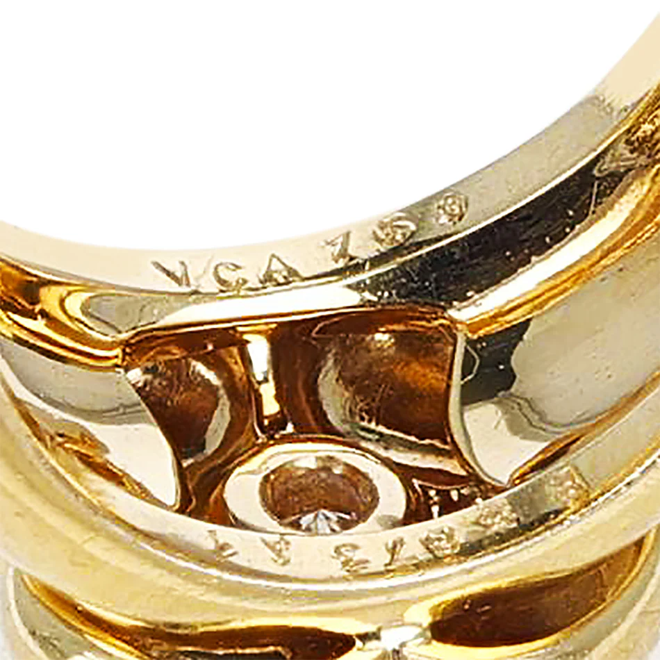 Van Cleef & Arpels Clover Ring with Round Diamond, 18K