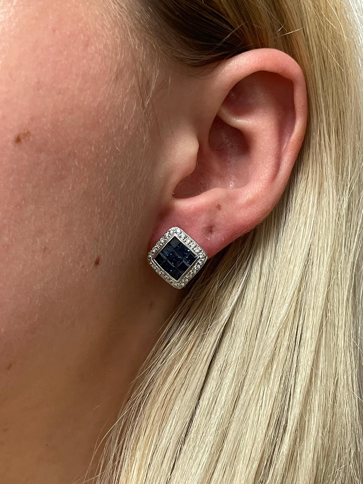 Square 3 ct. Sapphire and Diamonds 0.60 carats 18K White Gold Earrings