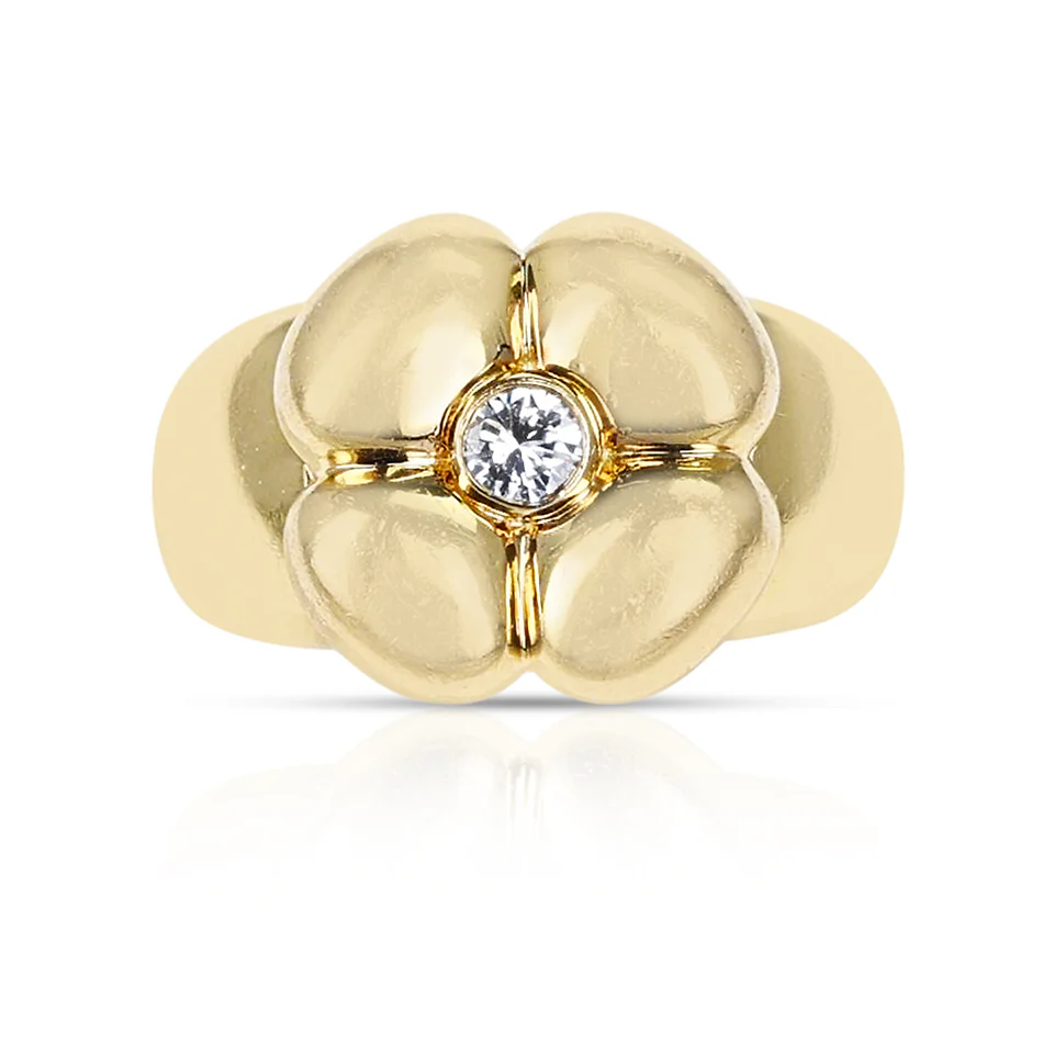 Van Cleef & Arpels Clover Ring with Round Diamond, 18K