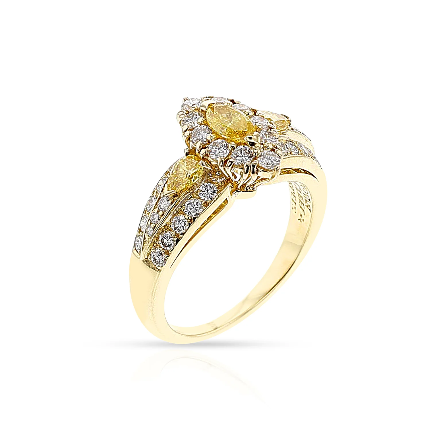 Van Cleef & Arpels Natural Yellow and White Diamond 18K Yellow Gold Ring