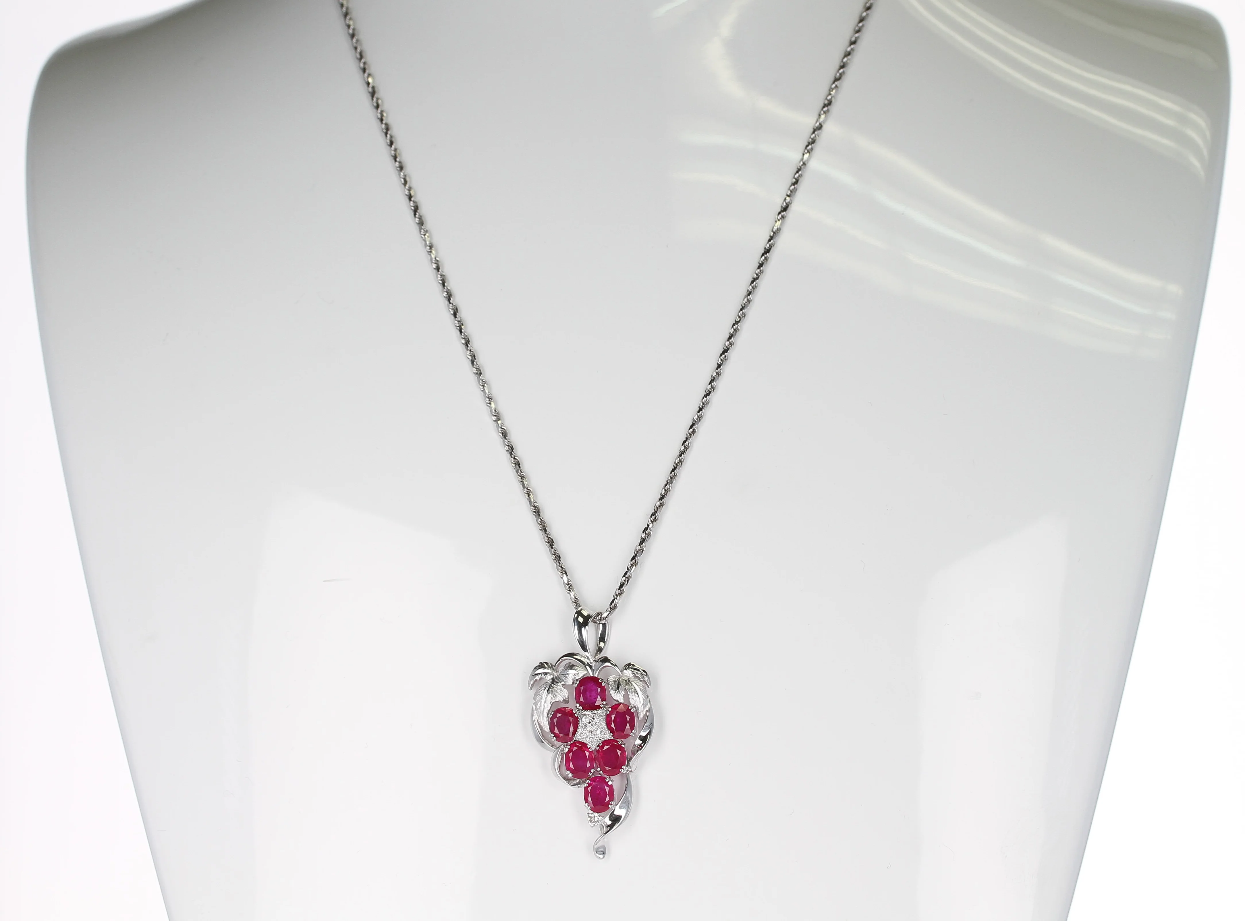 Grape-Style 7.45 carats 6 Oval Ruby Pendant with Diamonds, Platinum and 18K Gold
