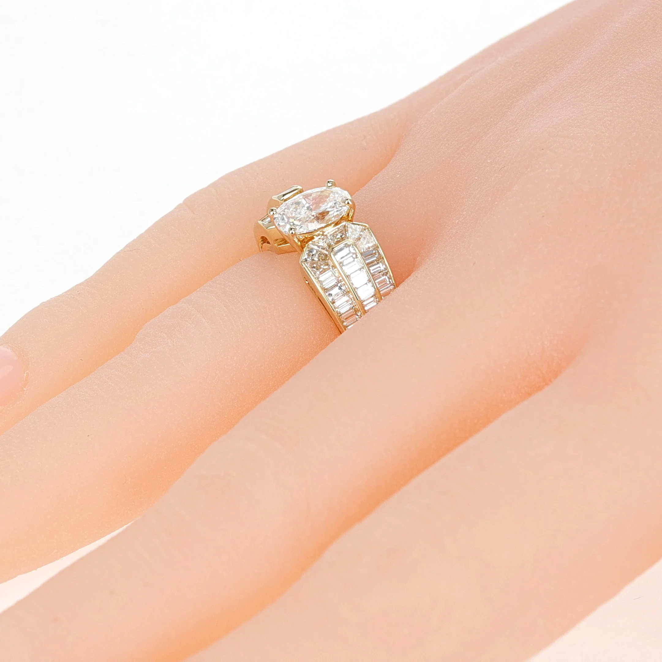 Van Cleef & Arpels GIA Certified Oval 1.01 ct. F VVS1 Diamond Engagement Ring, 18K